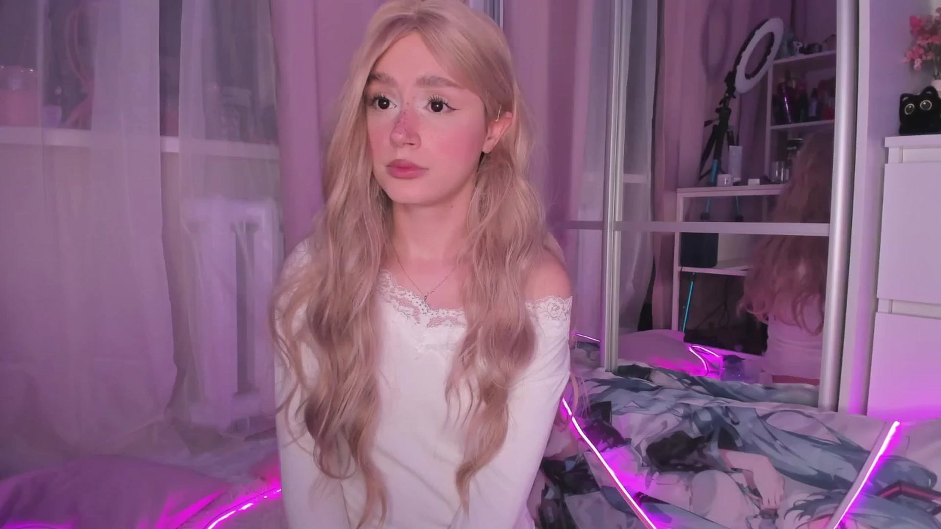 Gallery image thumbnail from AliceXsweeT's myfreecams stream on, 11/07/2025, 16:25 image 14 of 20