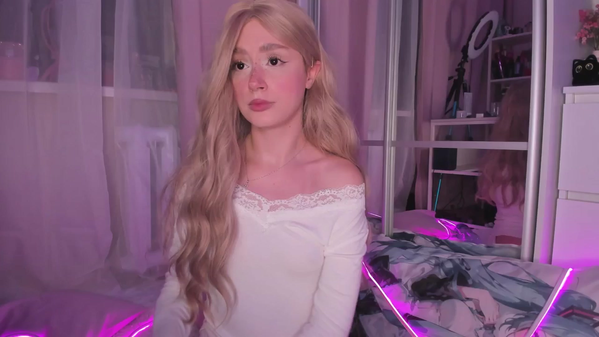 Gallery image thumbnail from AliceXsweeT's myfreecams stream on, 11/07/2025, 16:25 image 5 of 20