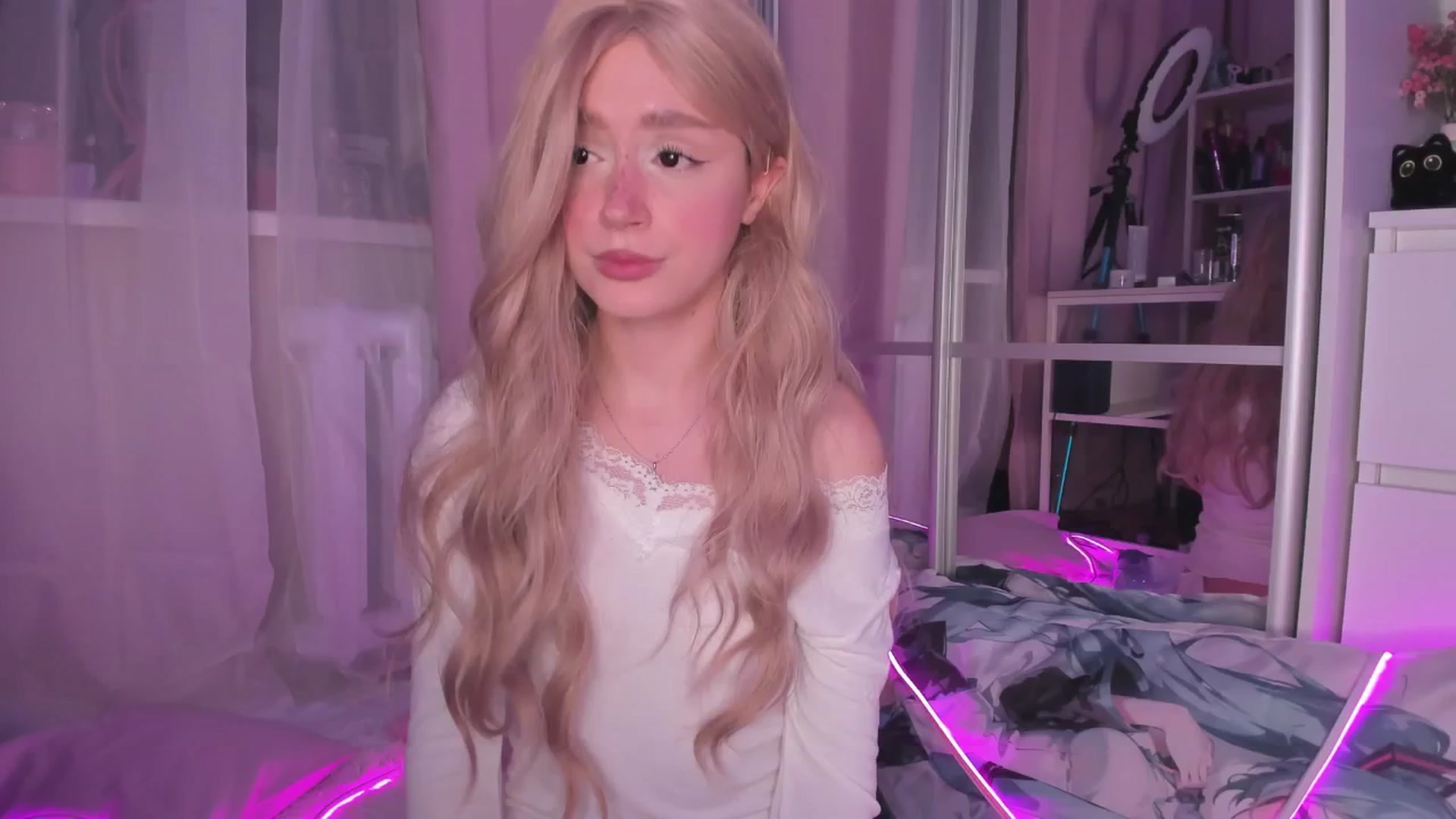Gallery image thumbnail from AliceXsweeT's myfreecams stream on, 11/07/2025, 16:25 image 11 of 20