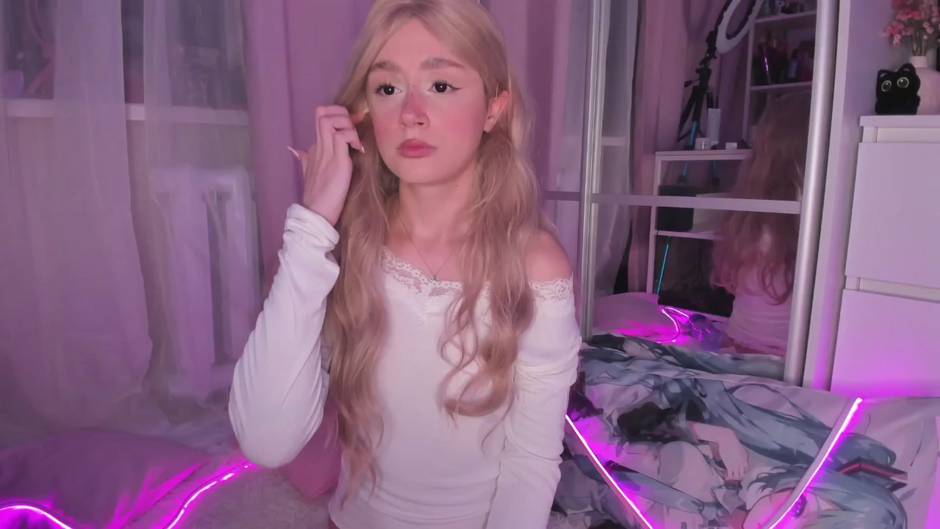 Gallery image thumbnail from AliceXsweeT's myfreecams stream on, 11/07/2025, 16:25 image 1 of 20