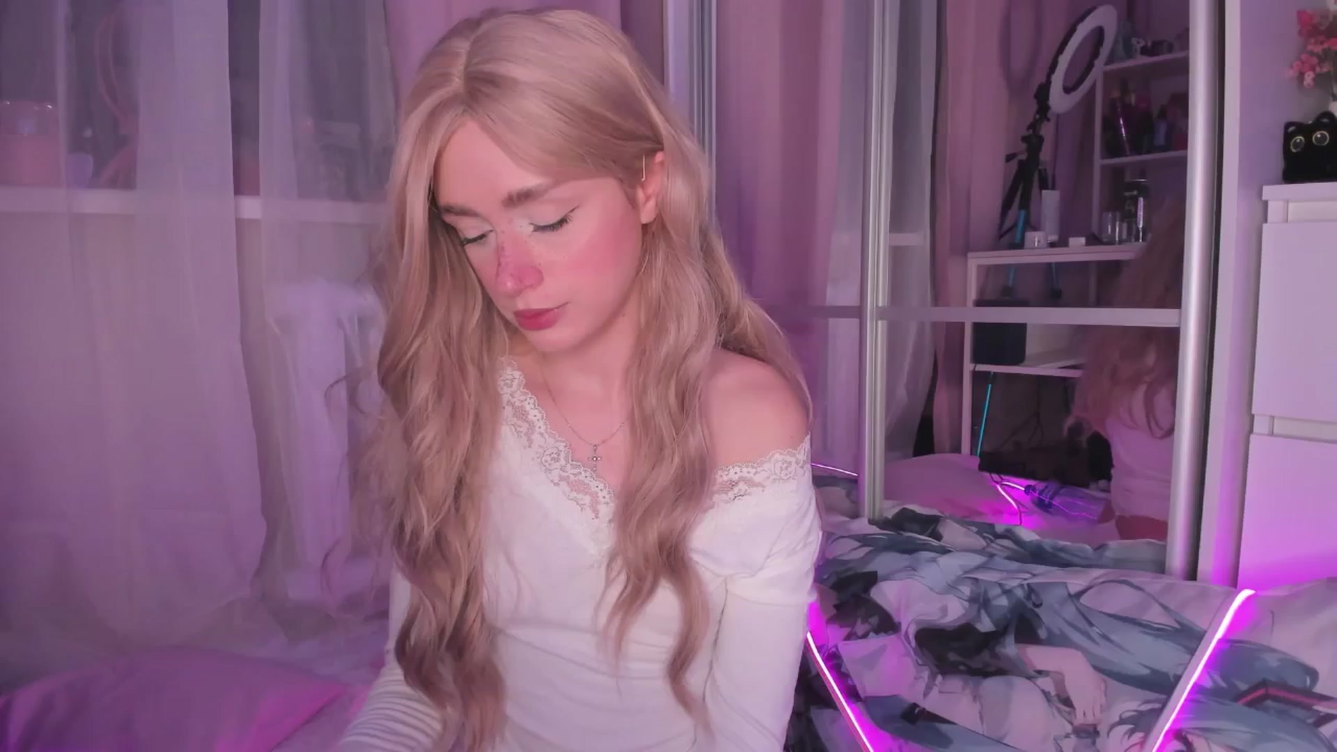 Gallery image thumbnail from AliceXsweeT's myfreecams stream on, 11/07/2025, 17:48 image 12 of 20