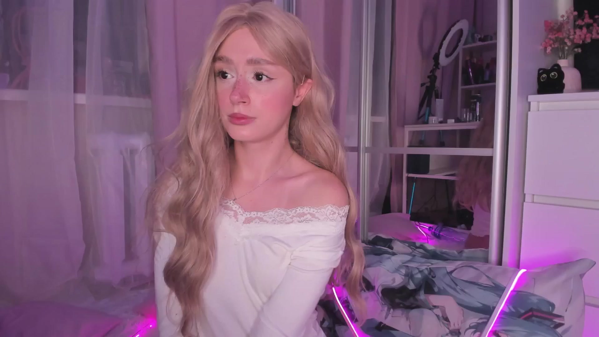 Gallery image thumbnail from AliceXsweeT's myfreecams stream on, 11/07/2025, 17:48 image 16 of 20