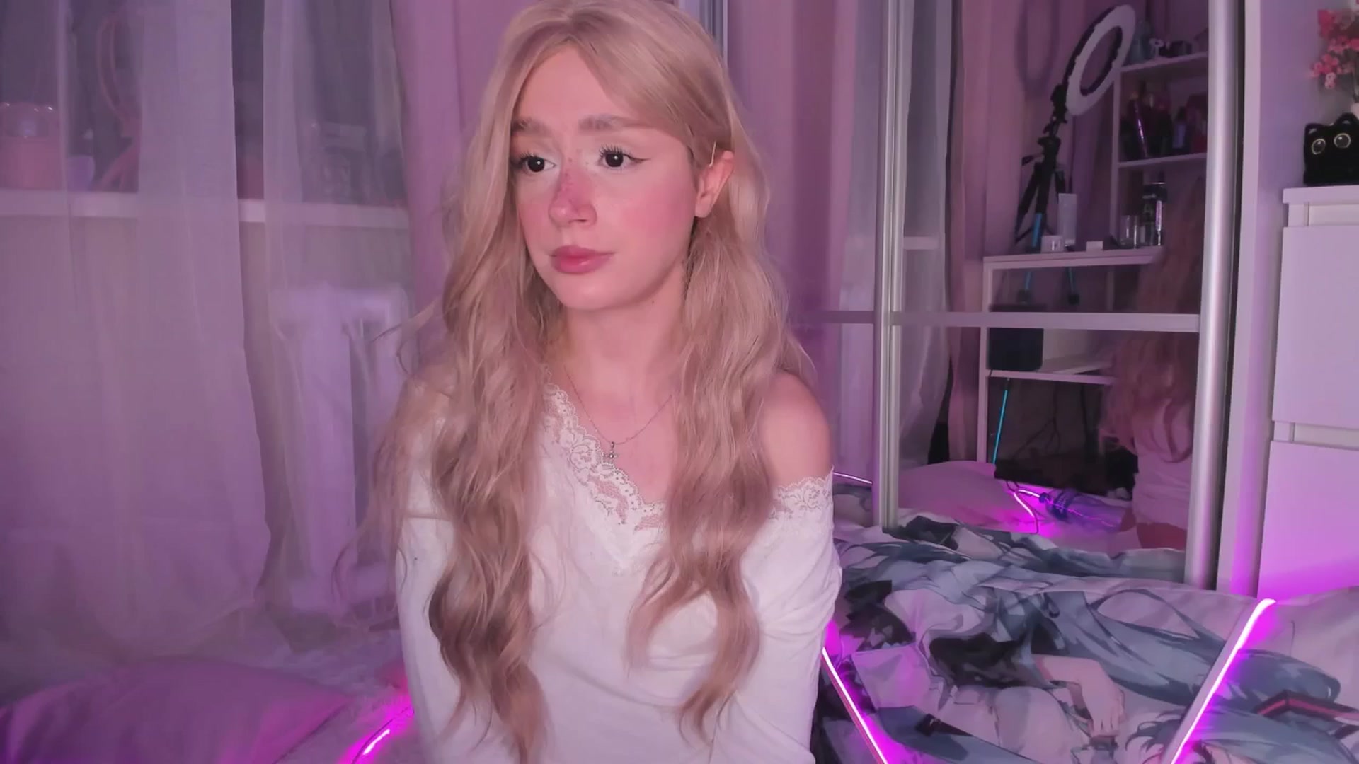 Gallery image thumbnail from AliceXsweeT's myfreecams stream on, 11/07/2025, 17:48 image 14 of 20