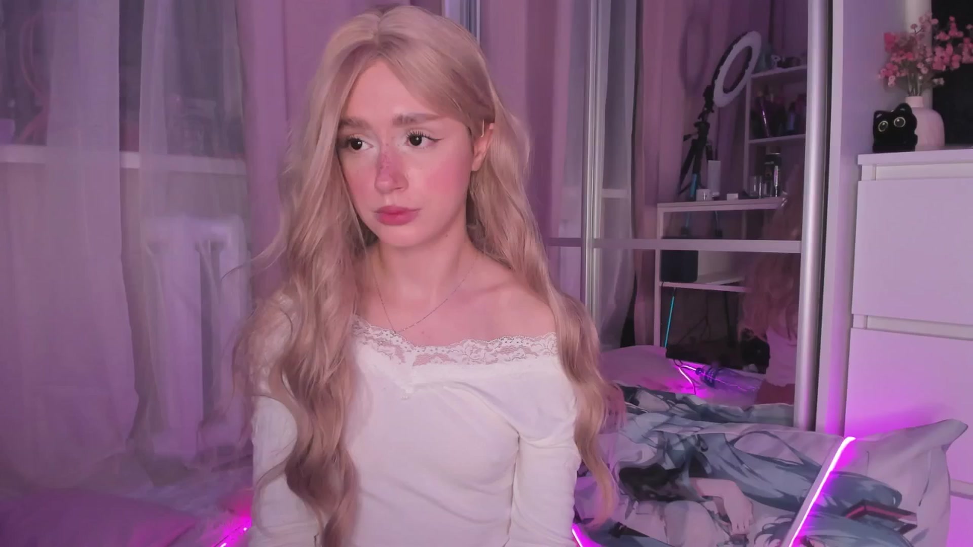Gallery image thumbnail from AliceXsweeT's myfreecams stream on, 11/07/2025, 17:48 image 17 of 20