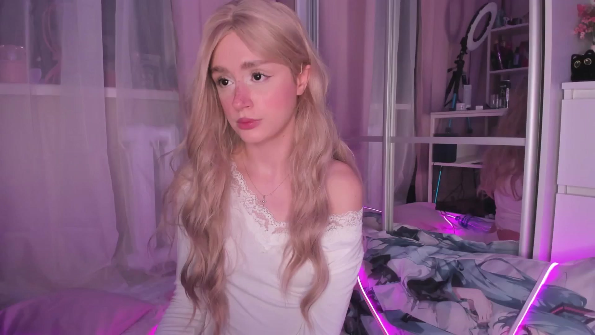 Gallery image thumbnail from AliceXsweeT's myfreecams stream on, 11/07/2025, 17:48 image 13 of 20