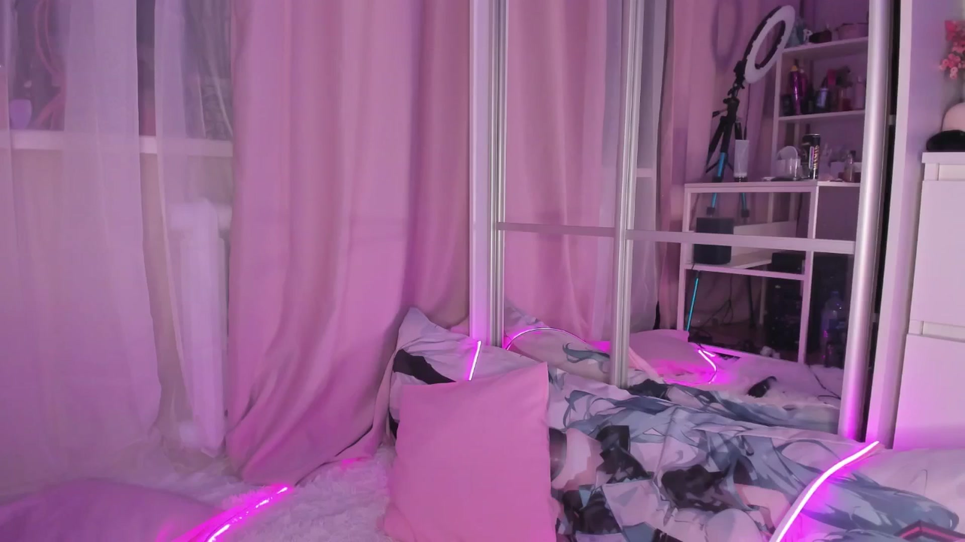 Gallery image thumbnail from AliceXsweeT's myfreecams stream on, 11/10/2025, 17:37 image 14 of 20