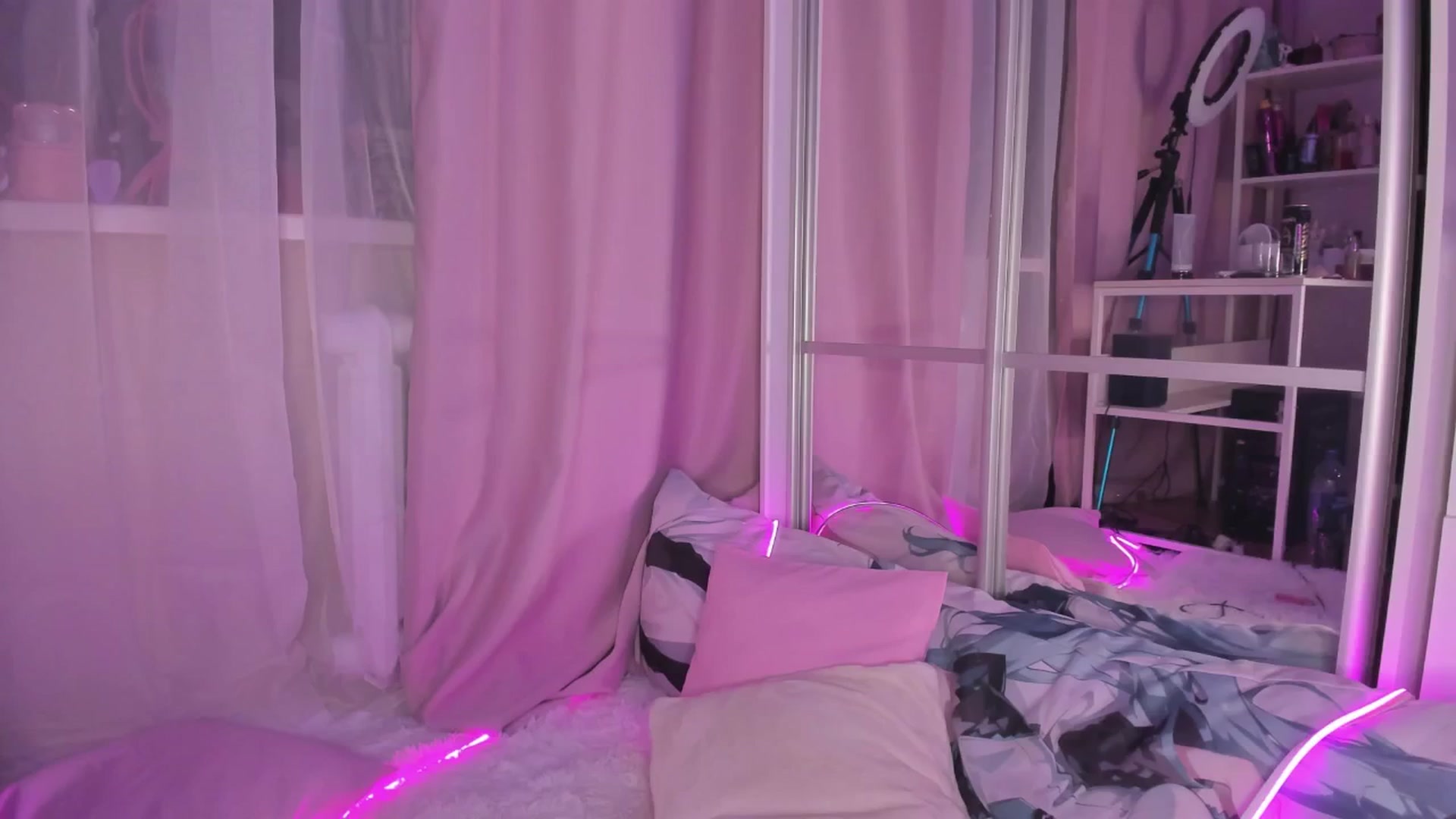 Gallery image thumbnail from AliceXsweeT's myfreecams stream on, 11/10/2025, 17:37 image 4 of 20