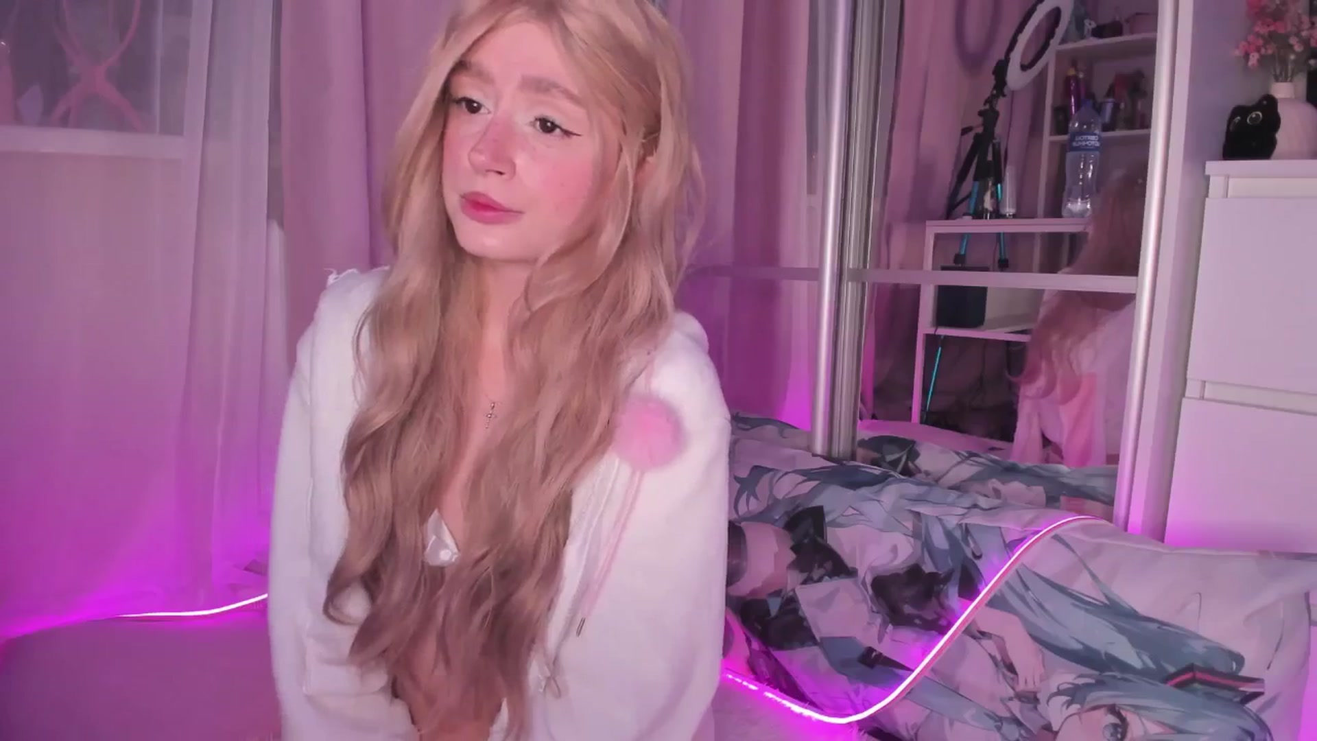 Gallery image thumbnail from AliceXsweeT's myfreecams stream on, 11/14/2025, 18:26 image 14 of 20