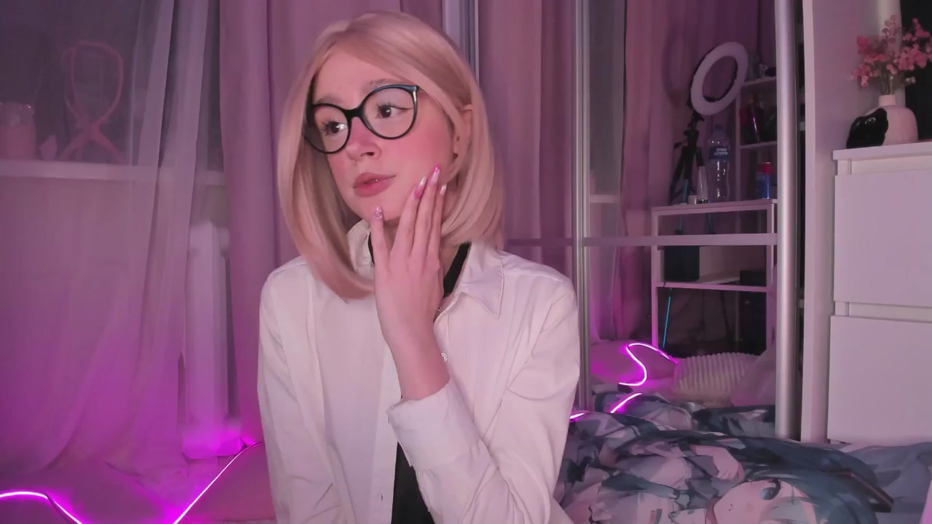 Gallery image thumbnail from AliceXsweeT's myfreecams stream on, 11/24/2025, 18:04 image 12 of 20