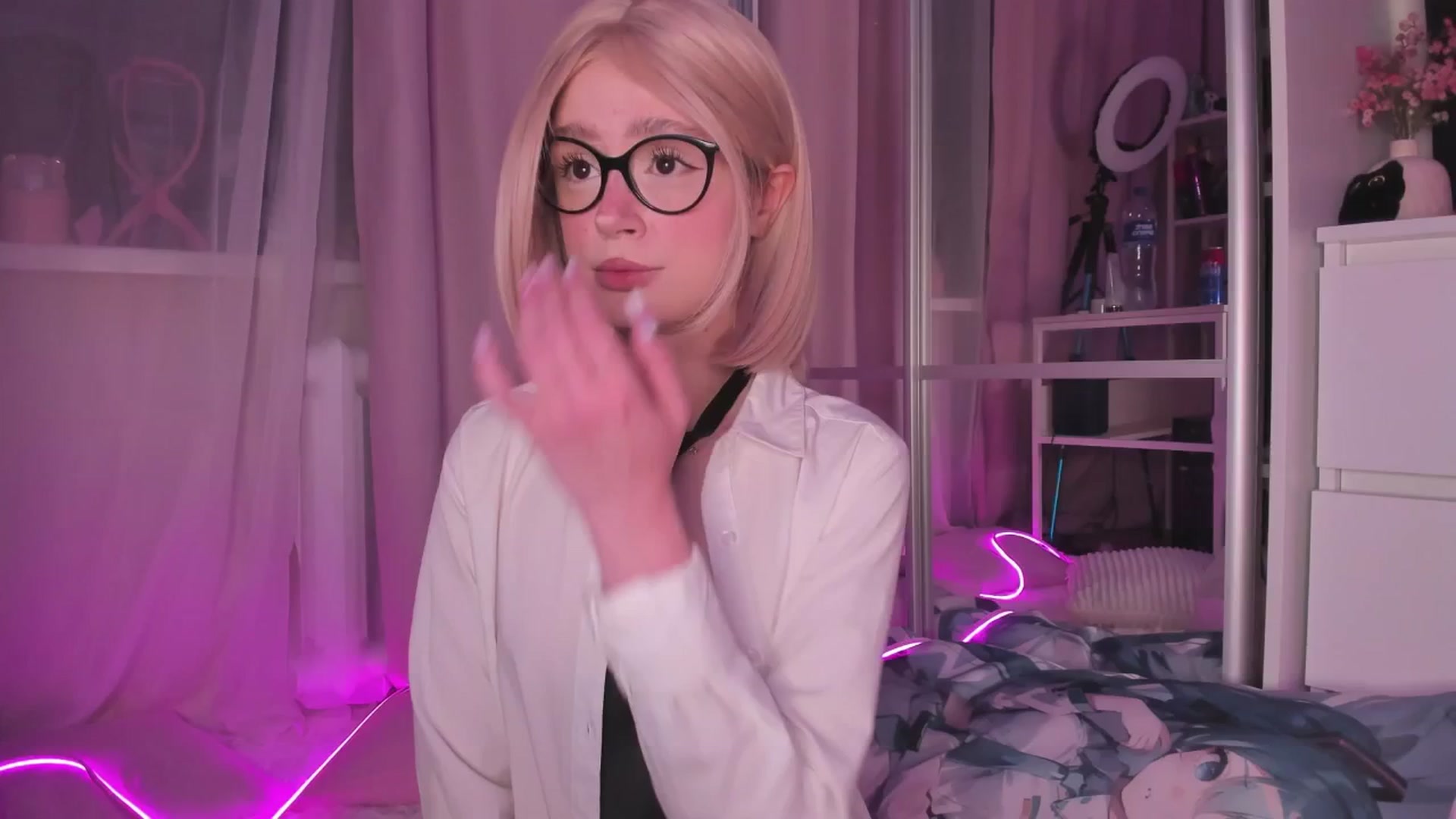 Gallery image thumbnail from AliceXsweeT's myfreecams stream on, 11/24/2025, 18:04 image 5 of 20