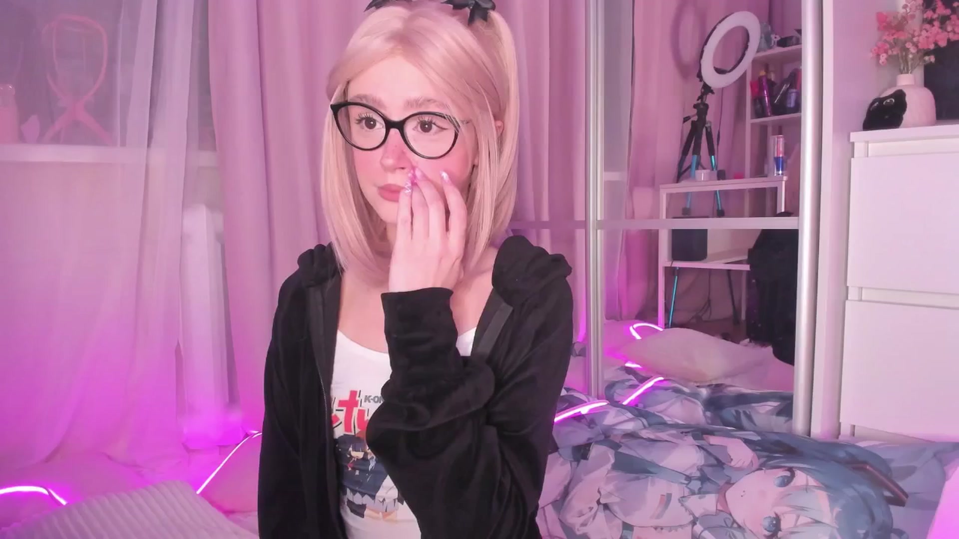 Gallery image thumbnail from AliceXsweeT's myfreecams stream on, 11/25/2025, 16:38 image 11 of 20