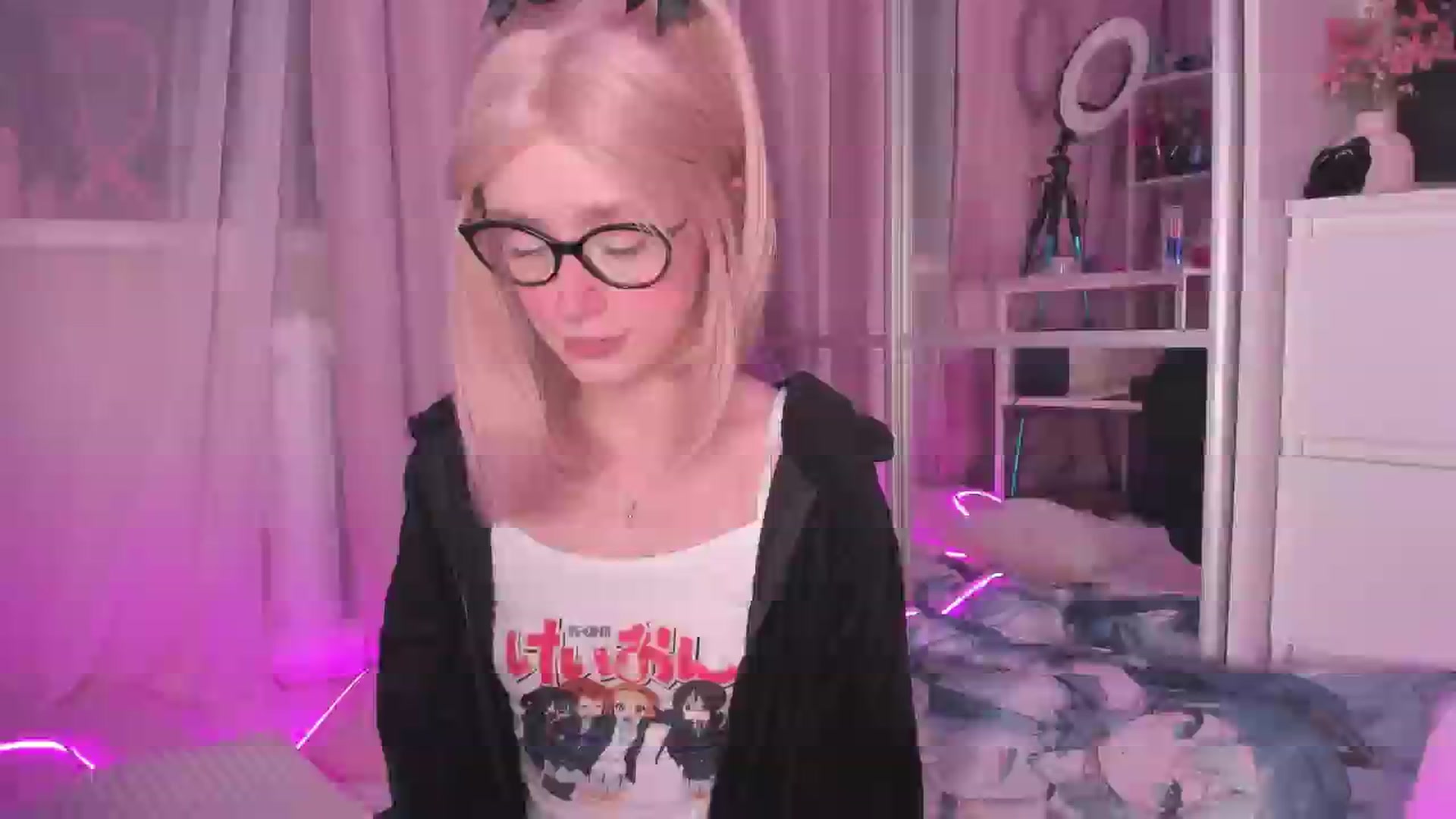Gallery image thumbnail from AliceXsweeT's myfreecams stream on, 11/25/2025, 16:38 image 13 of 20