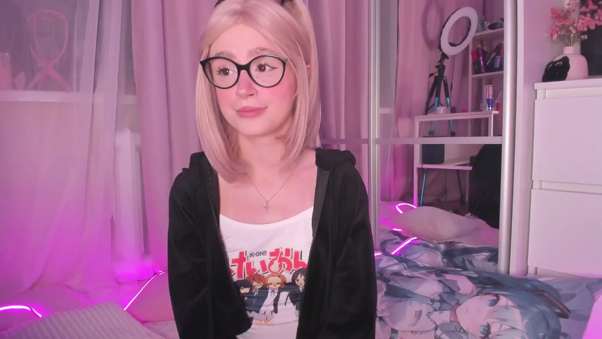 Gallery image thumbnail from AliceXsweeT's myfreecams stream on, 11/25/2025, 16:38 image 9 of 20