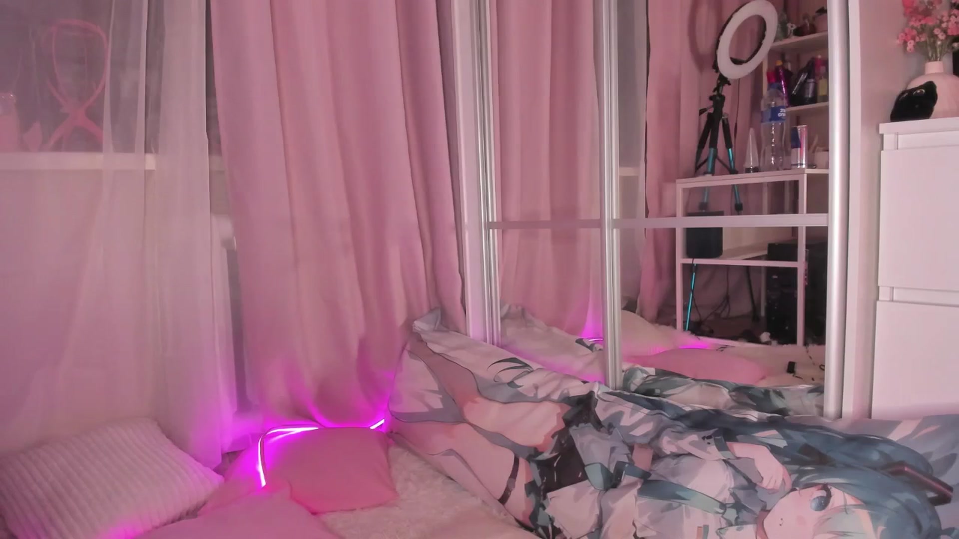 Gallery image thumbnail from AliceXsweeT's myfreecams stream on, 11/29/2025, 18:02 image 9 of 20