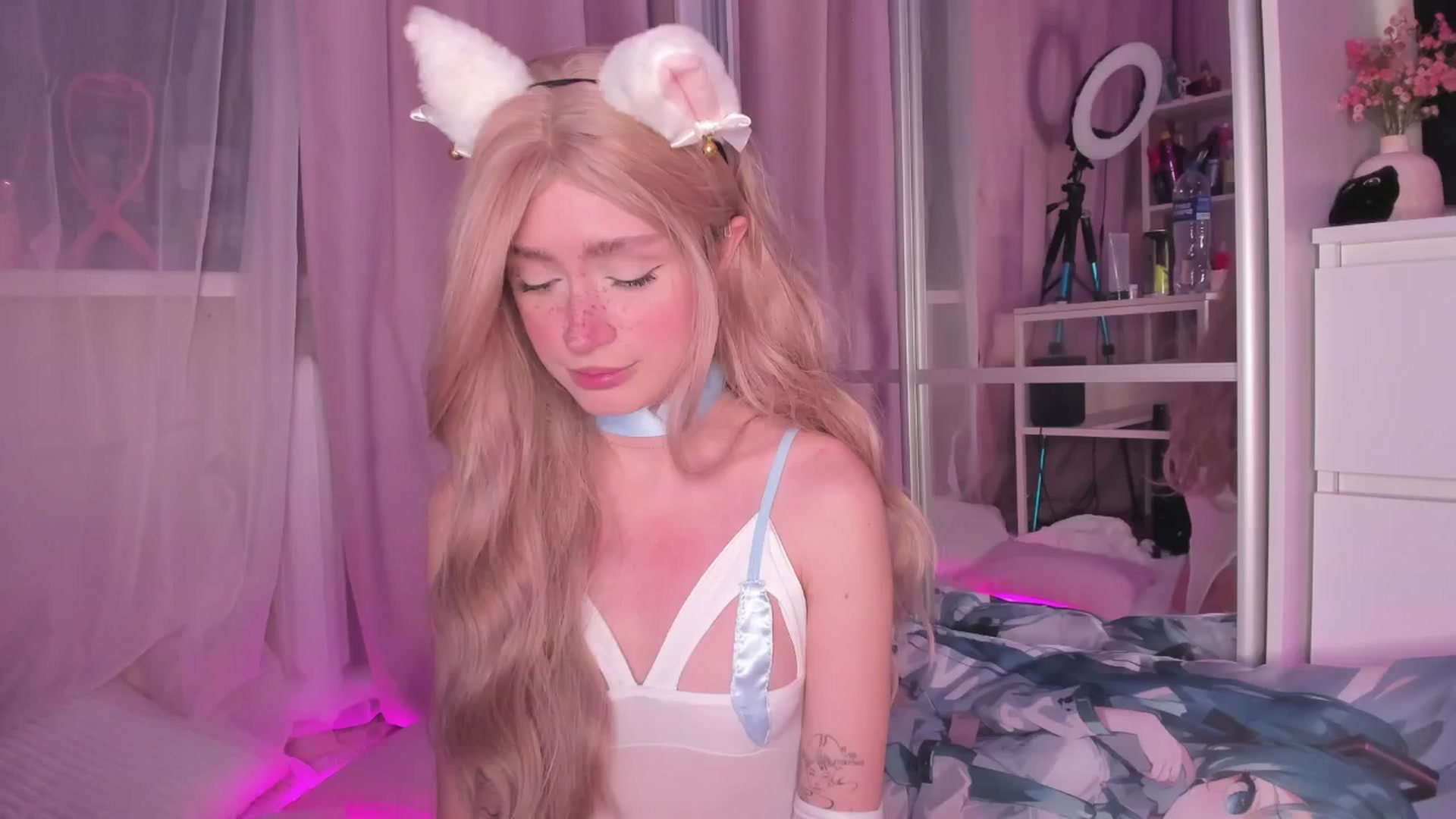 Gallery image thumbnail from AliceXsweeT's myfreecams stream on, 11/30/2025, 16:49 image 9 of 20
