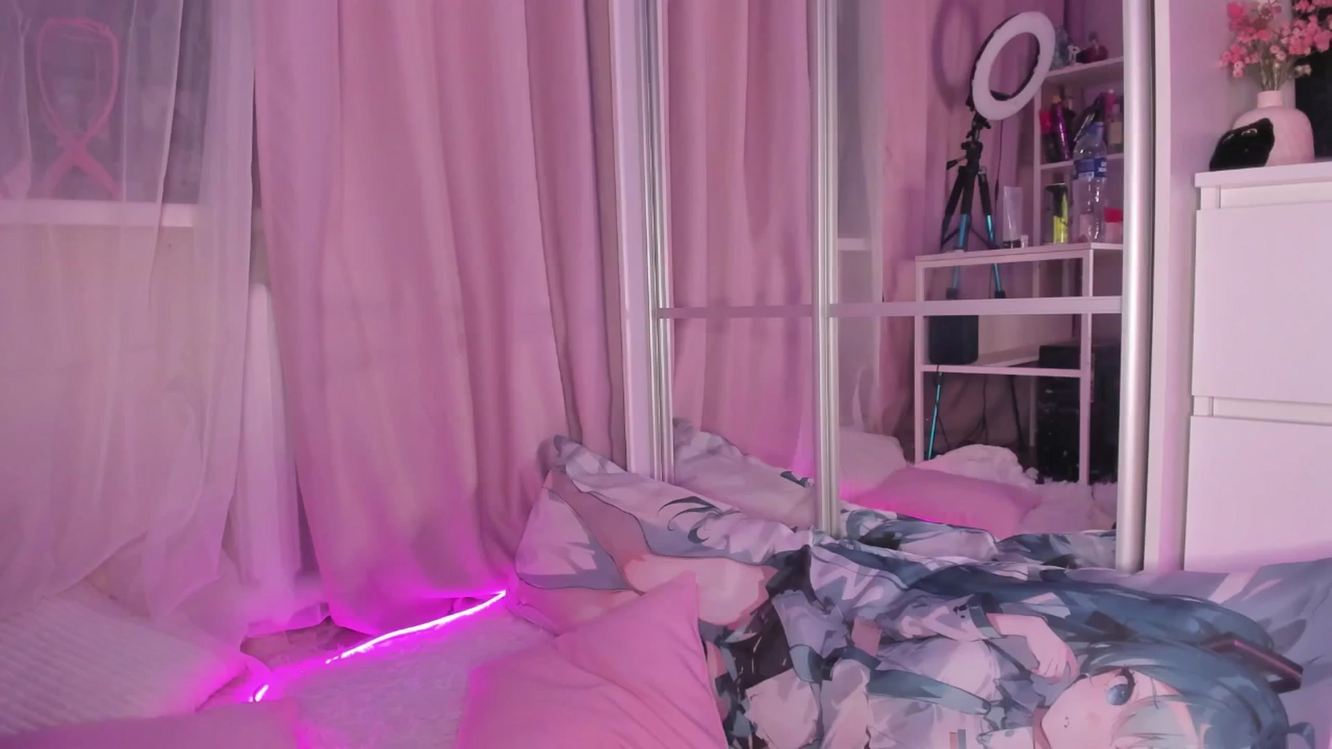 Gallery image thumbnail from AliceXsweeT's myfreecams stream on, 11/30/2025, 17:34 image 18 of 20
