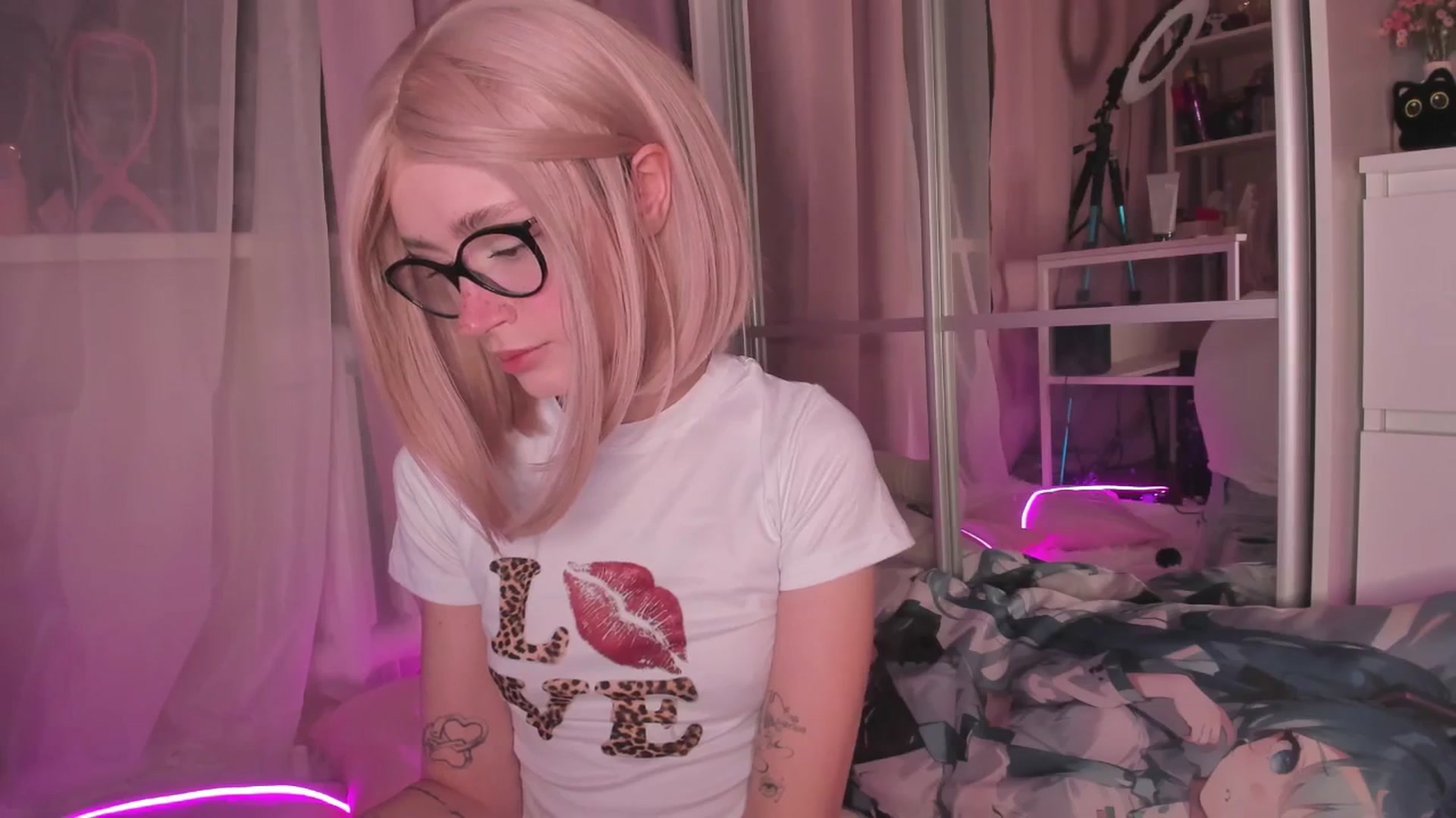 Gallery image thumbnail from AliceXsweeT's myfreecams stream on, 12/06/2025, 18:33 image 7 of 20