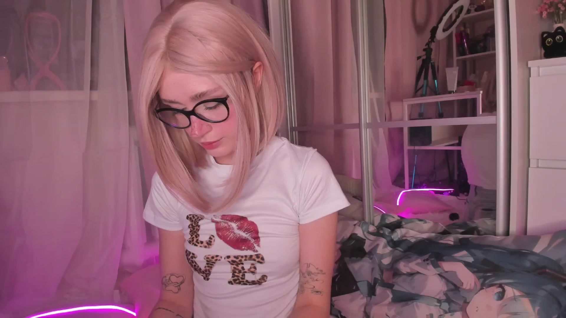 Gallery image thumbnail from AliceXsweeT's myfreecams stream on, 12/06/2025, 18:33 image 8 of 20