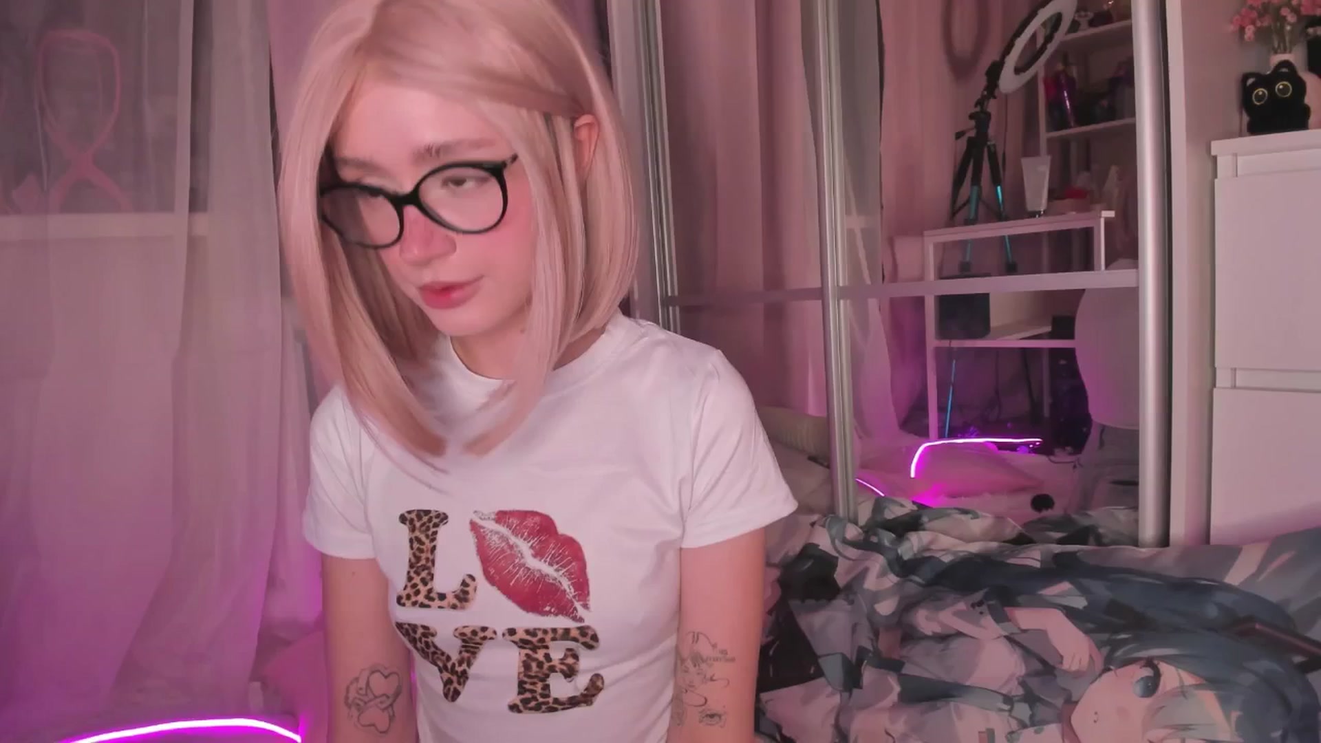 Gallery image thumbnail from AliceXsweeT's myfreecams stream on, 12/06/2025, 18:33 image 1 of 20