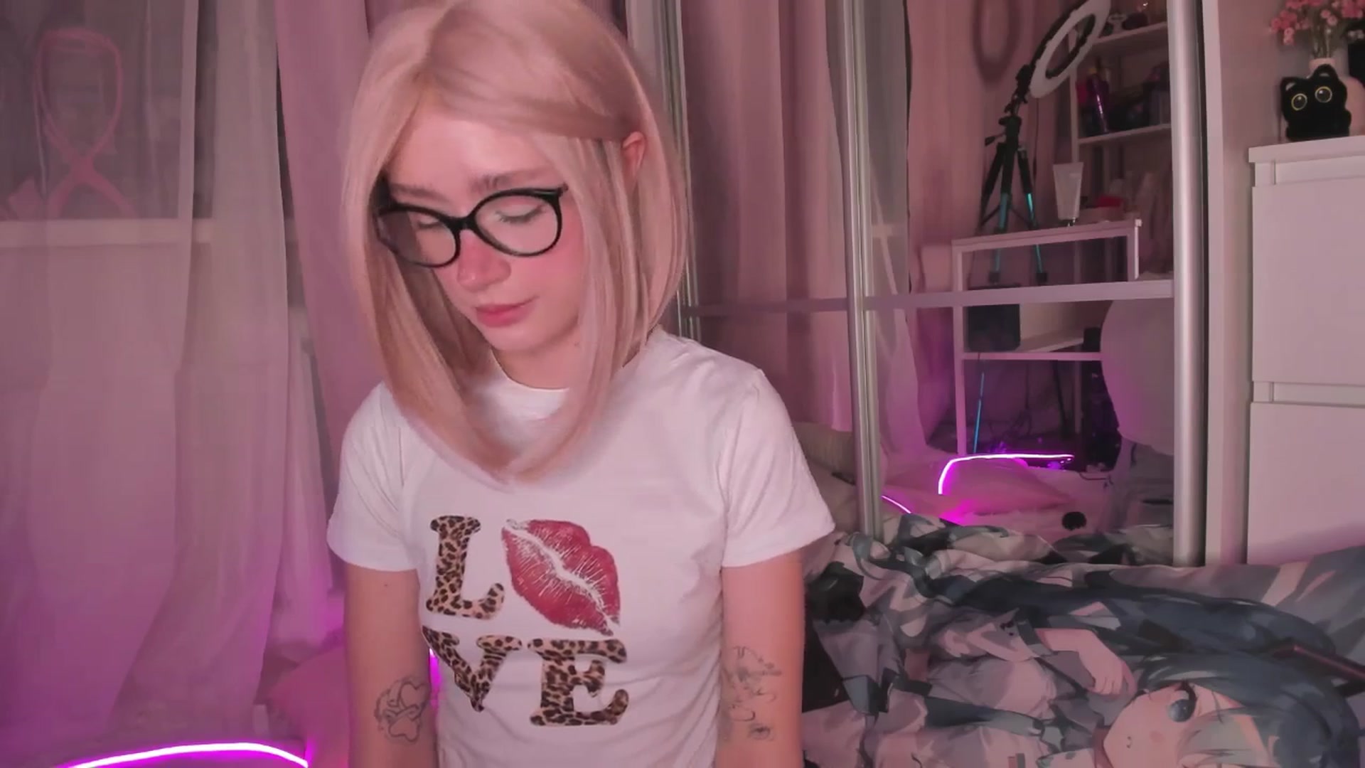 Gallery image thumbnail from AliceXsweeT's myfreecams stream on, 12/06/2025, 18:33 image 6 of 20