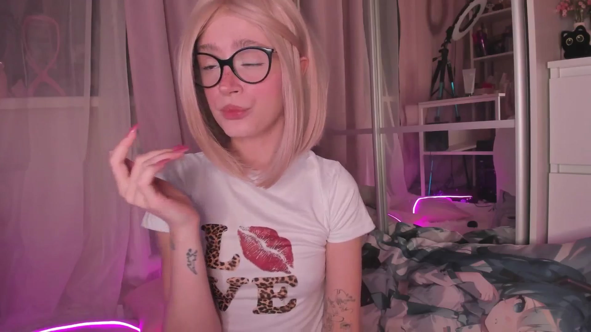 Gallery image thumbnail from AliceXsweeT's myfreecams stream on, 12/06/2025, 18:33 image 13 of 20