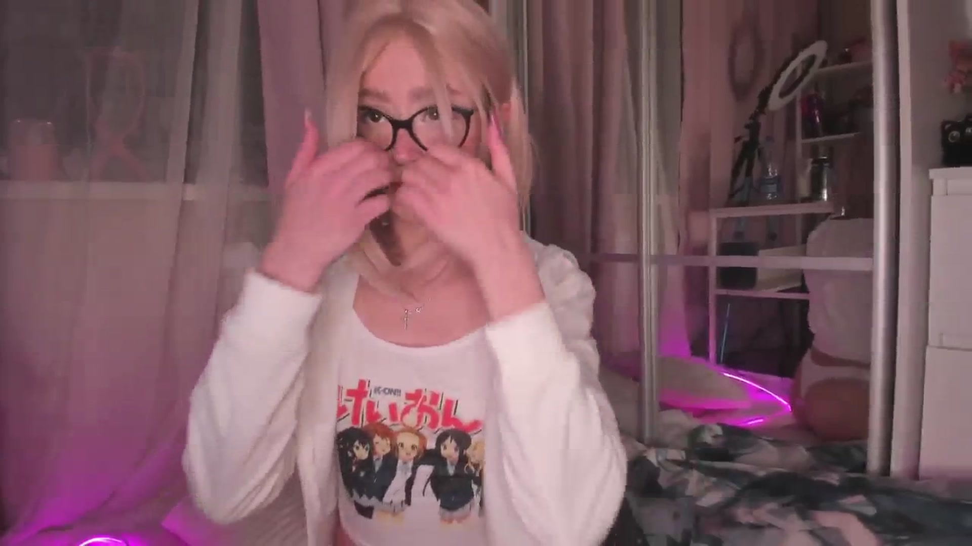 Gallery image thumbnail from AliceXsweeT's myfreecams stream on, 12/08/2025, 17:04 image 12 of 20