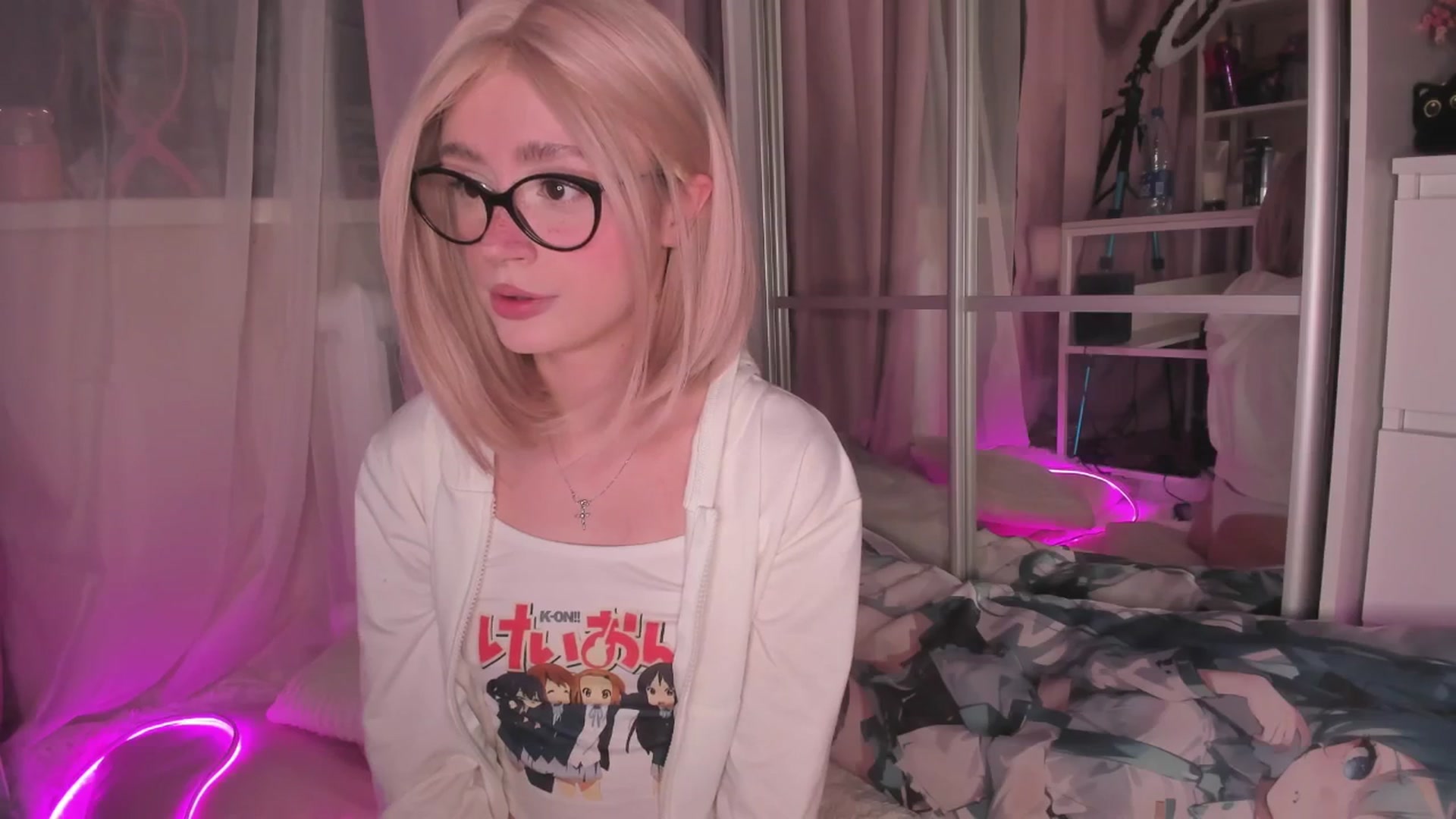 Gallery image thumbnail from AliceXsweeT's myfreecams stream on, 12/08/2025, 17:04 image 7 of 20