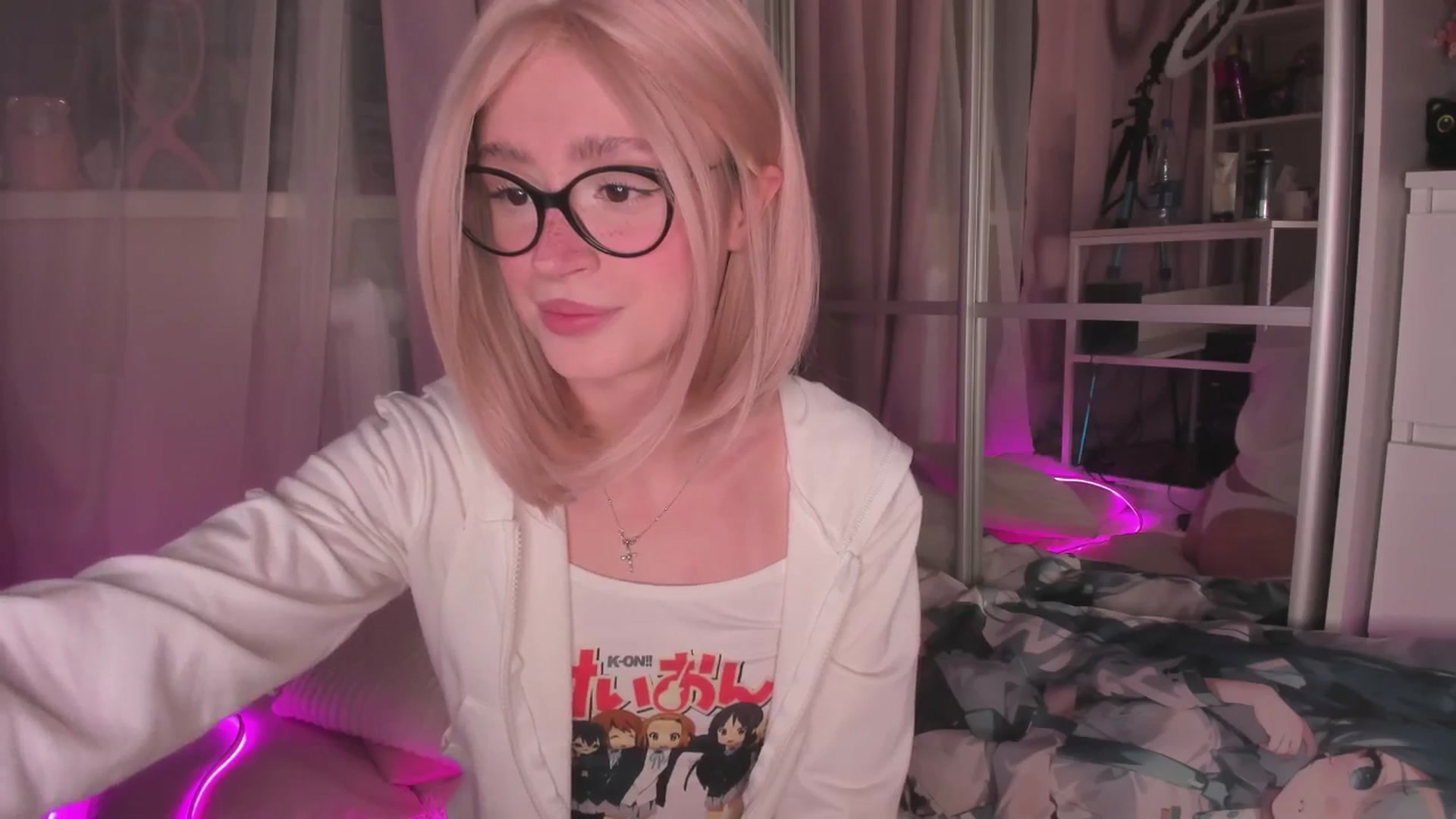 Gallery image thumbnail from AliceXsweeT's myfreecams stream on, 12/08/2025, 17:04 image 6 of 20