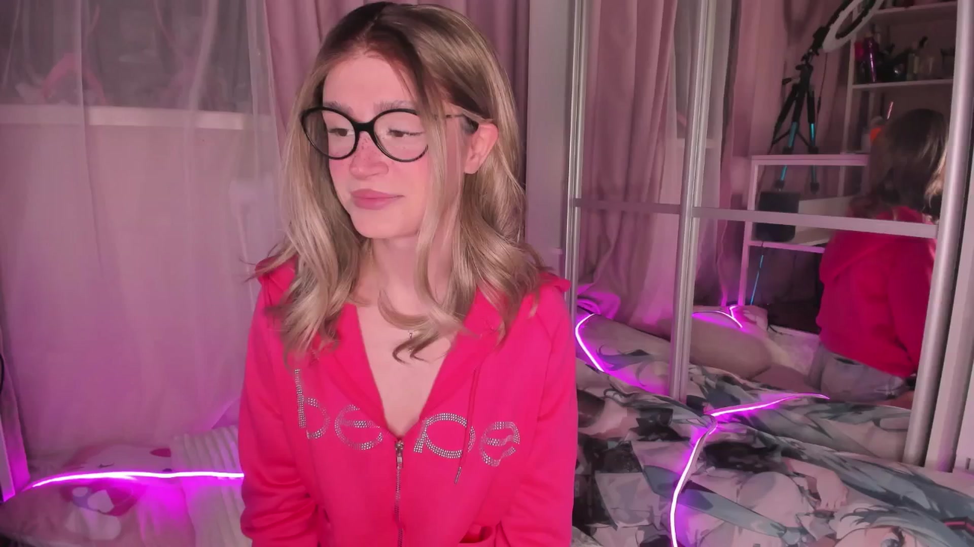 Gallery image thumbnail from AliceXsweeT's myfreecams stream on, 12/23/2025, 15:43 image 3 of 20