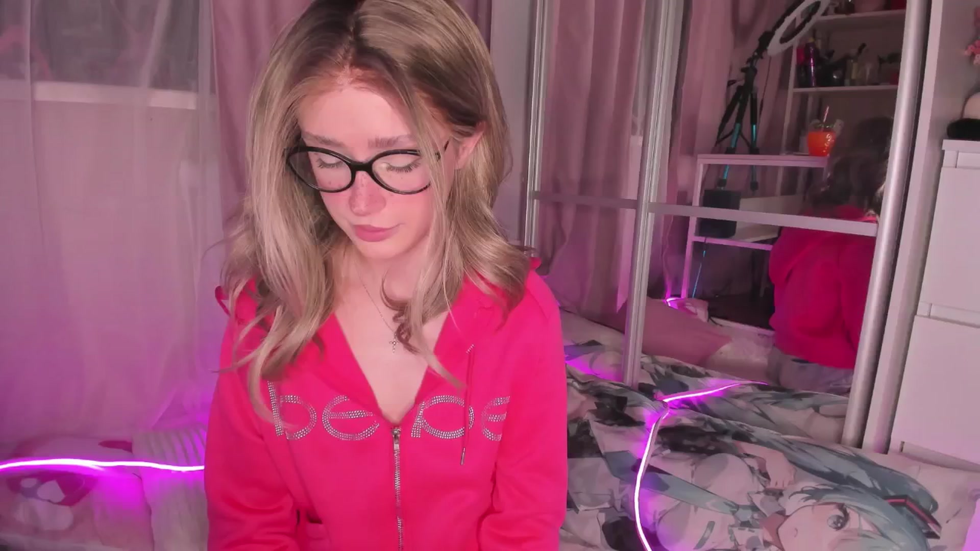 Gallery image thumbnail from AliceXsweeT's myfreecams stream on, 12/23/2025, 15:43 image 20 of 20