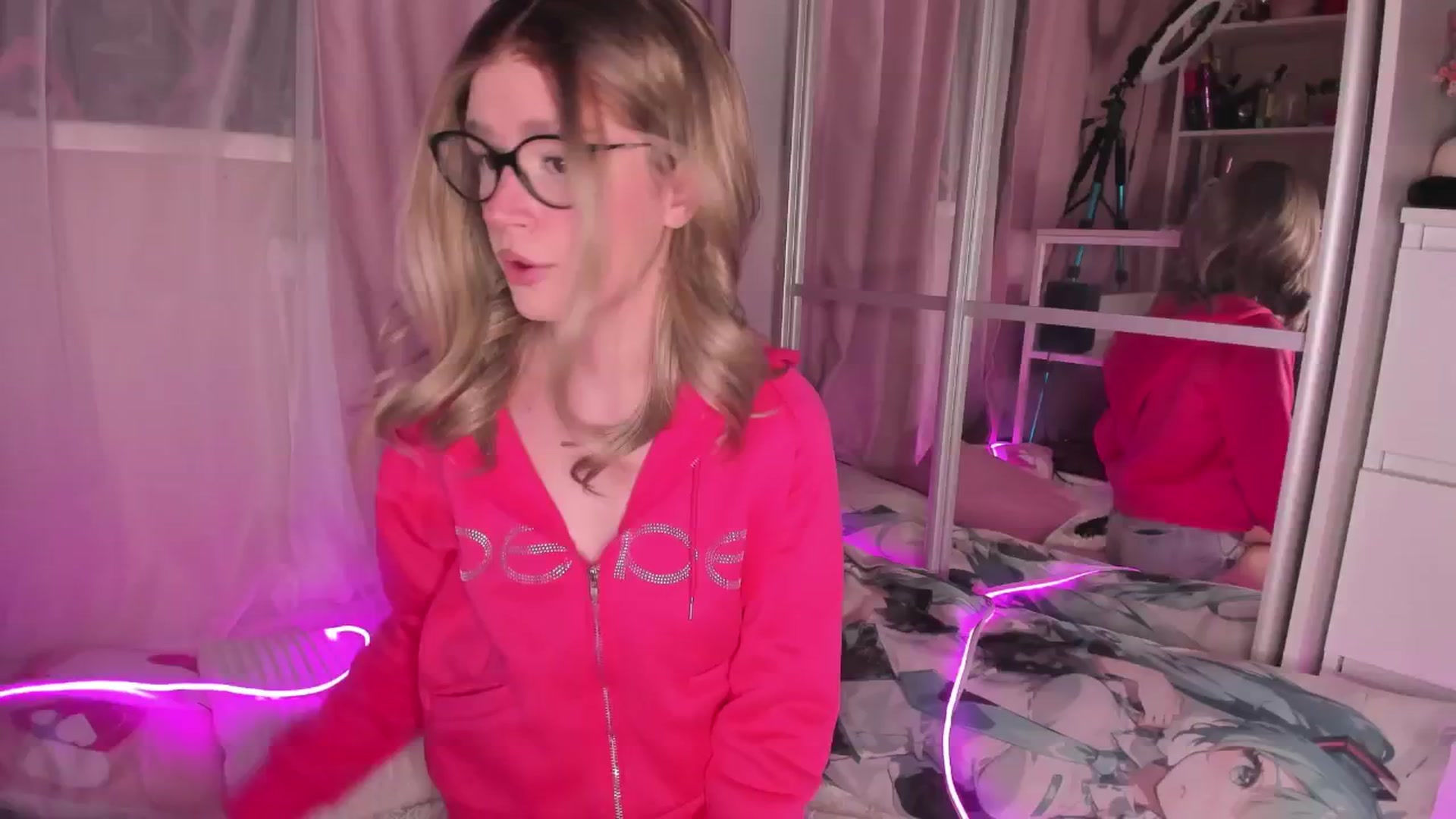 Gallery image thumbnail from AliceXsweeT's myfreecams stream on, 12/23/2025, 15:43 image 11 of 20