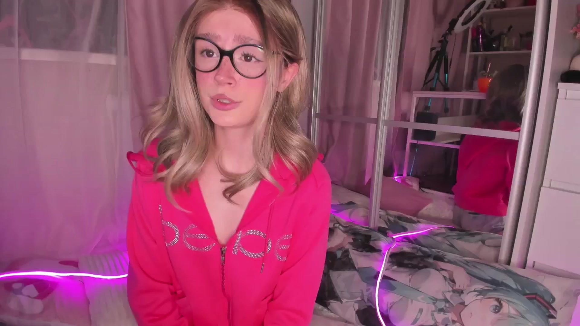 Gallery image thumbnail from AliceXsweeT's myfreecams stream on, 12/23/2025, 15:43 image 19 of 20