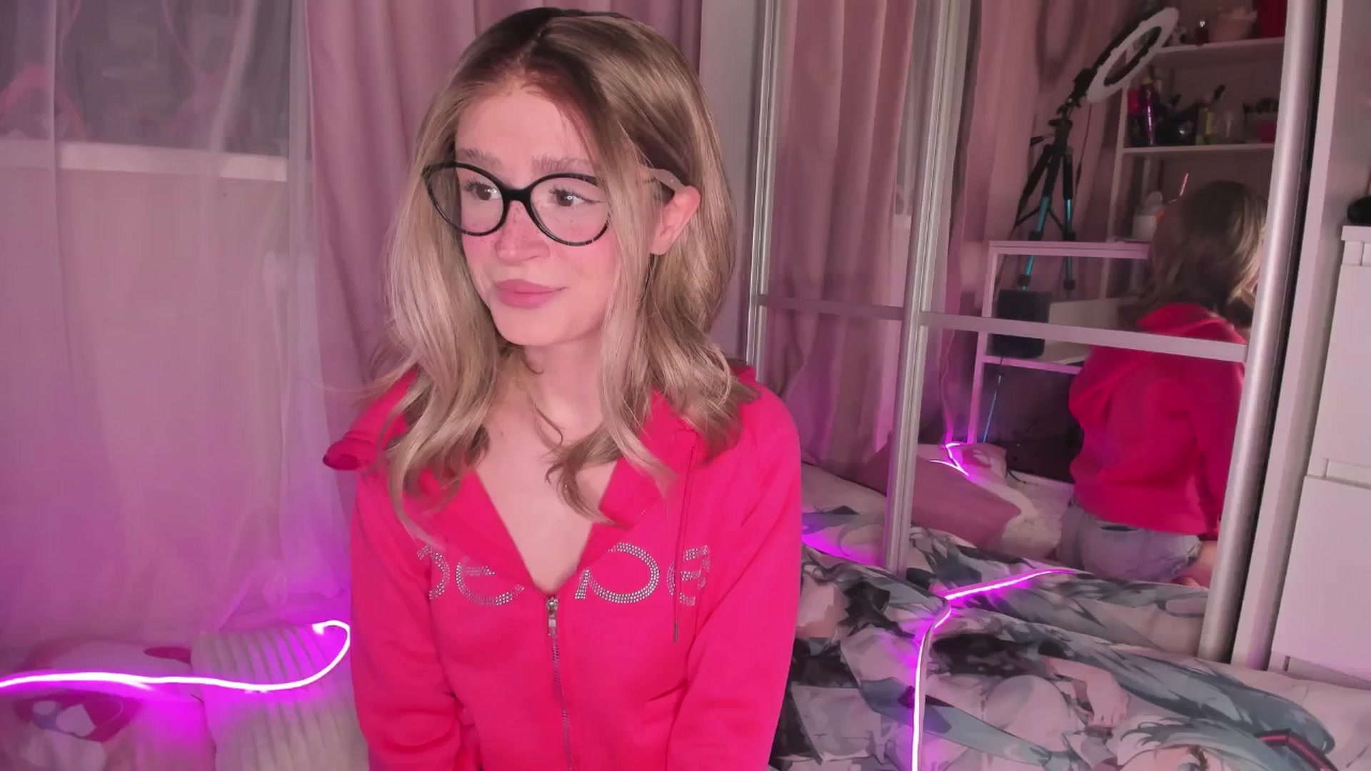 Gallery image thumbnail from AliceXsweeT's myfreecams stream on, 12/23/2025, 18:08 image 1 of 20