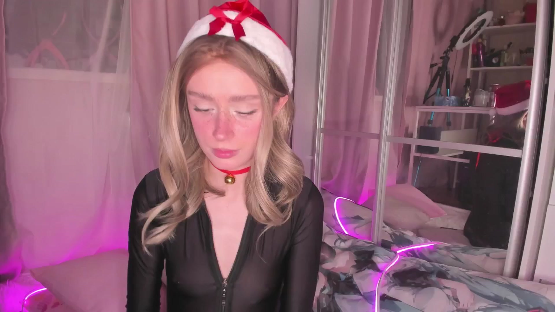 Gallery image thumbnail from AliceXsweeT's myfreecams stream on, 12/25/2025, 17:22 image 11 of 20