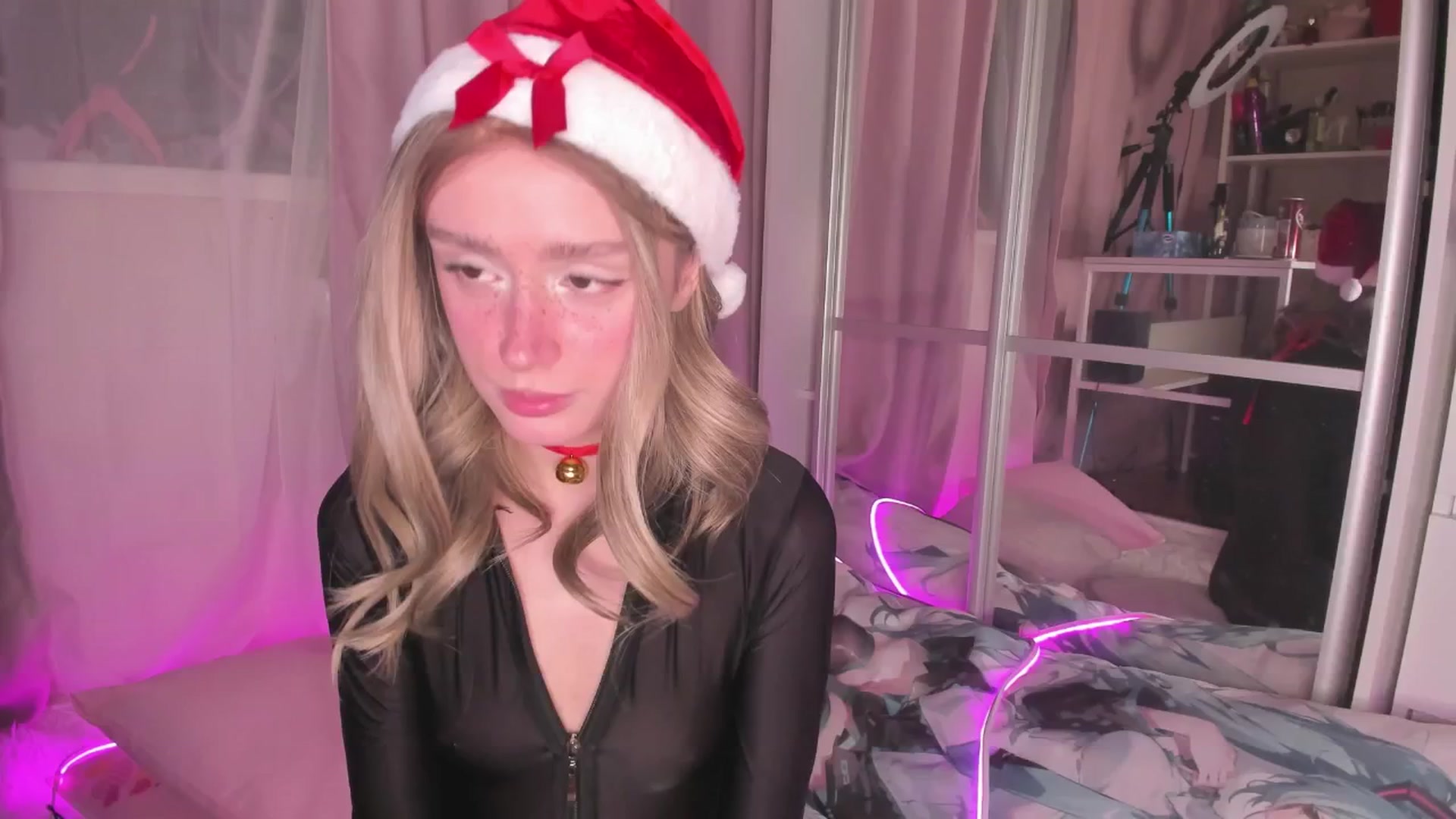 Gallery image thumbnail from AliceXsweeT's myfreecams stream on, 12/25/2025, 17:22 image 17 of 20