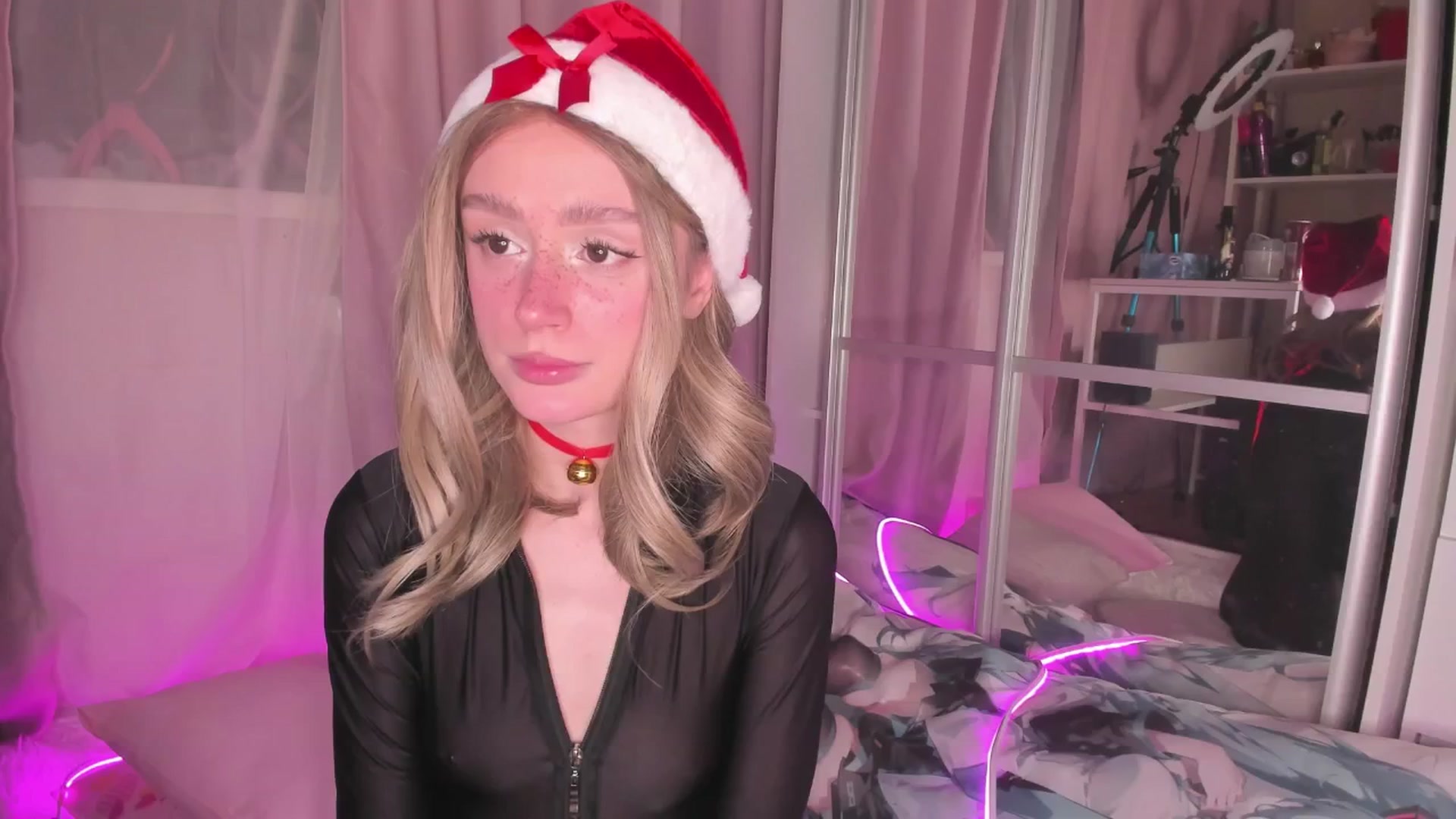 Gallery image thumbnail from AliceXsweeT's myfreecams stream on, 12/25/2025, 17:22 image 13 of 20