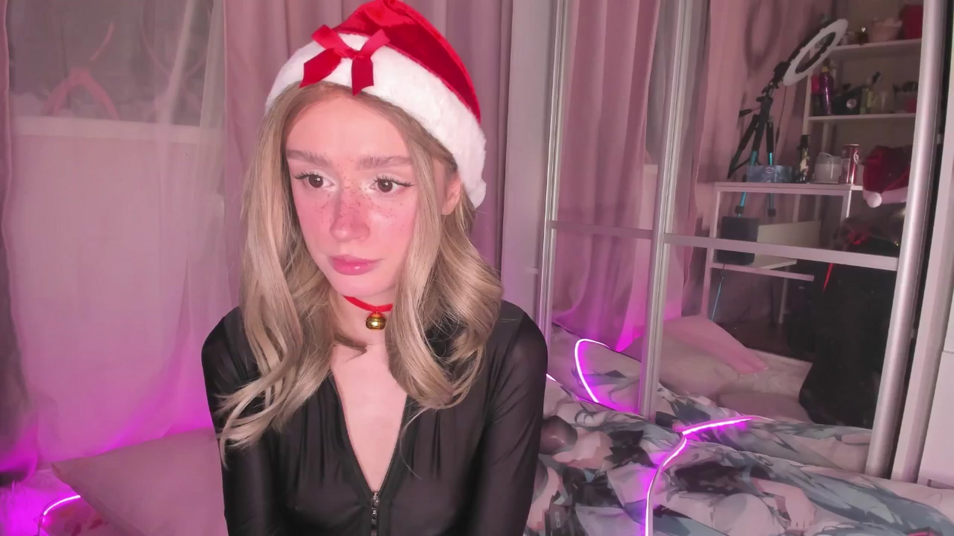 Gallery image thumbnail from AliceXsweeT's myfreecams stream on, 12/25/2025, 17:22 image 14 of 20