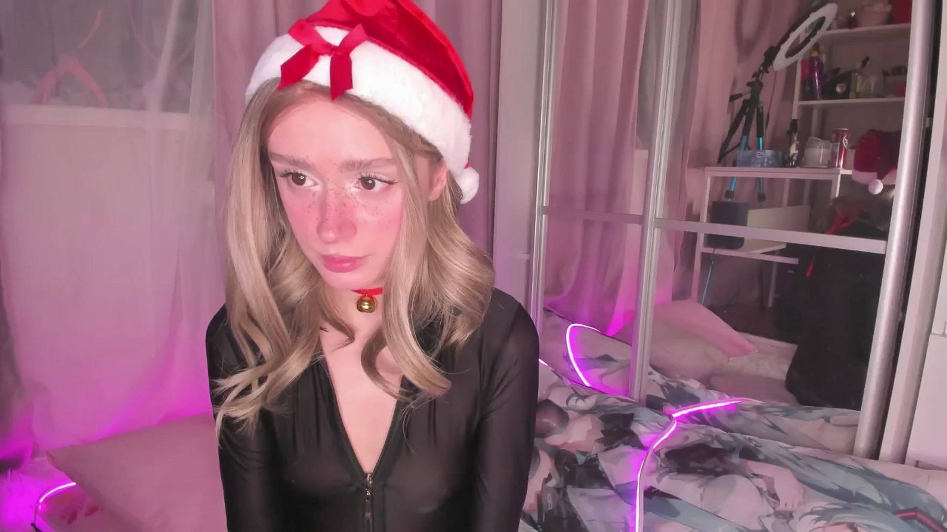Gallery image thumbnail from AliceXsweeT's myfreecams stream on, 12/25/2025, 17:22 image 18 of 20