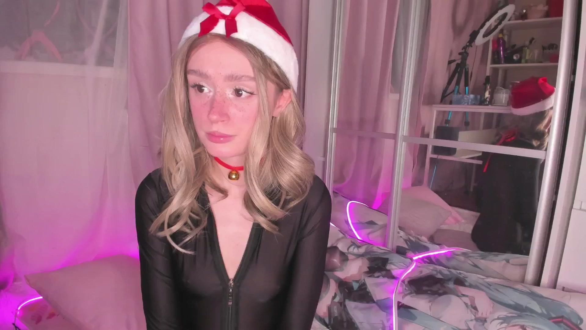 Gallery image thumbnail from AliceXsweeT's myfreecams stream on, 12/25/2025, 17:22 image 6 of 20
