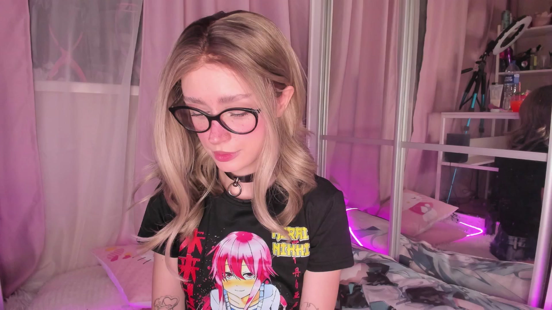 Gallery image thumbnail from AliceXsweeT's myfreecams stream on, 12/28/2025, 17:40 image 10 of 20