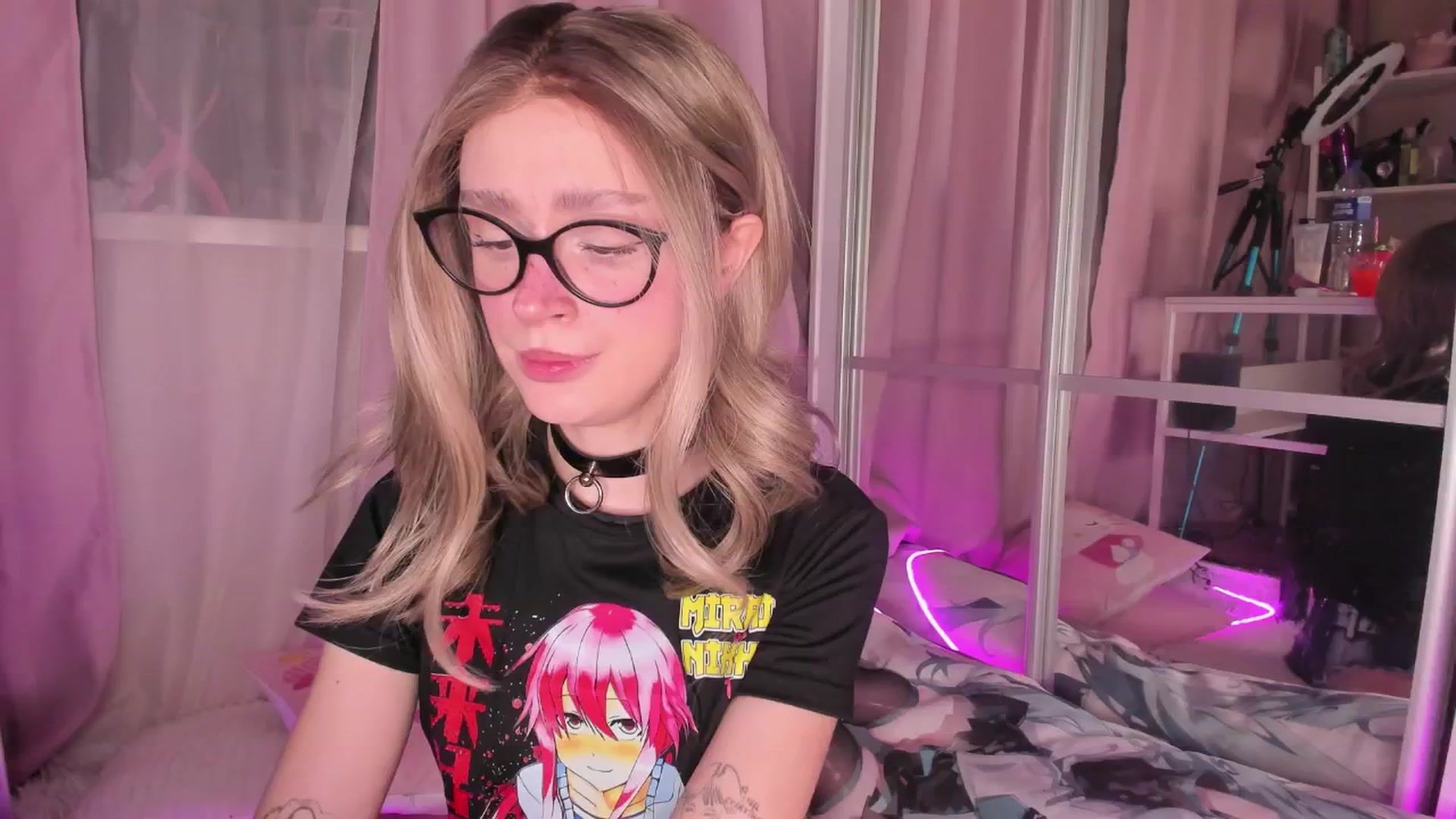 Gallery image thumbnail from AliceXsweeT's myfreecams stream on, 12/28/2025, 17:40 image 12 of 20