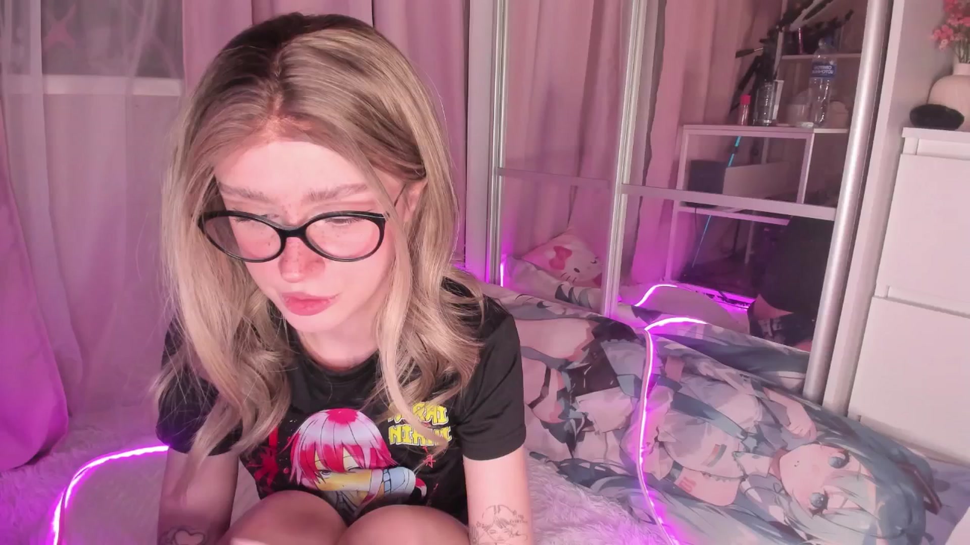 Gallery image thumbnail from AliceXsweeT's myfreecams stream on, 01/02/2026, 17:16 image 1 of 20