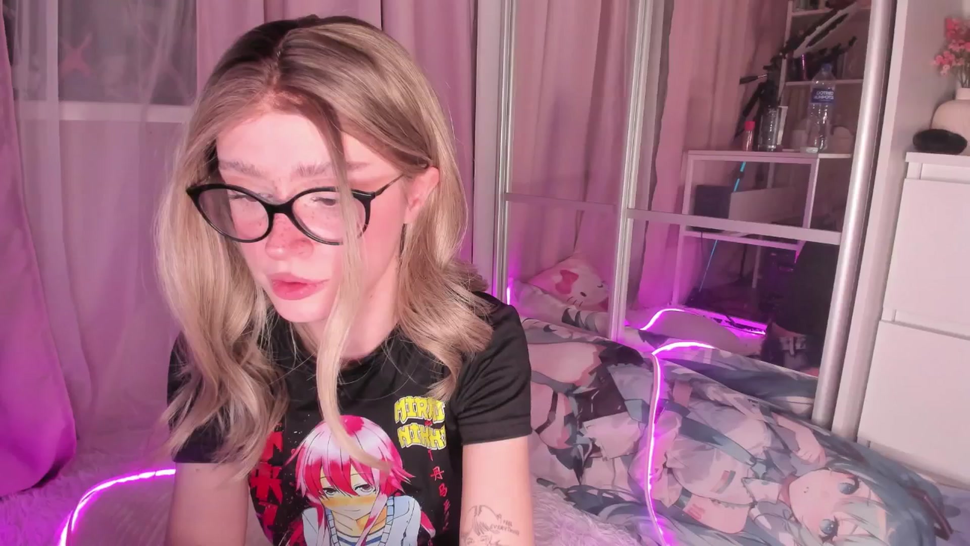Gallery image thumbnail from AliceXsweeT's myfreecams stream on, 01/02/2026, 17:16 image 18 of 20