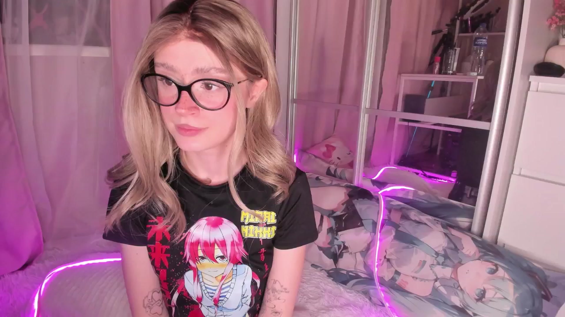 Gallery image thumbnail from AliceXsweeT's myfreecams stream on, 01/02/2026, 17:16 image 14 of 20