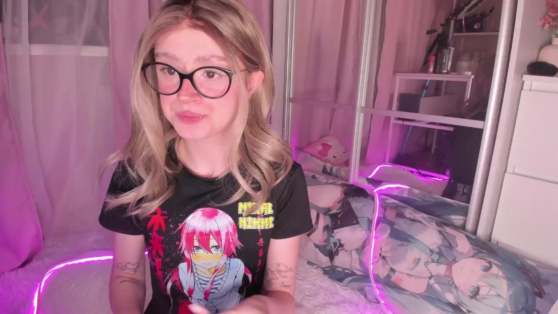 Gallery image thumbnail from AliceXsweeT's myfreecams stream on, 01/02/2026, 17:16 image 6 of 20