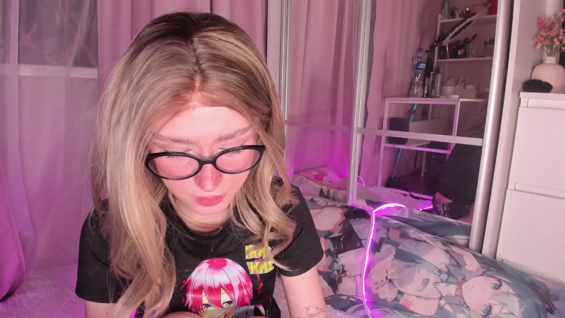 Gallery image thumbnail from AliceXsweeT's myfreecams stream on, 01/02/2026, 17:57 image 6 of 20