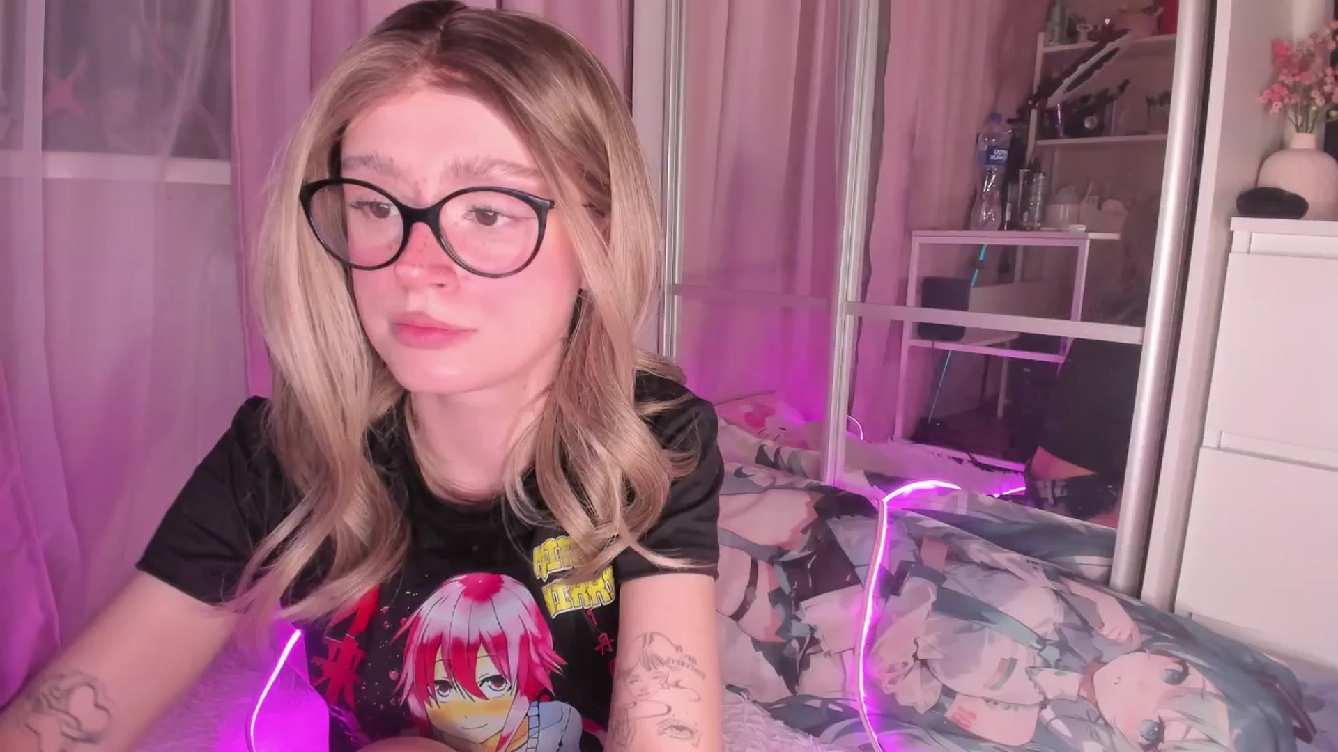 Gallery image thumbnail from AliceXsweeT's myfreecams stream on, 01/02/2026, 17:57 image 9 of 20