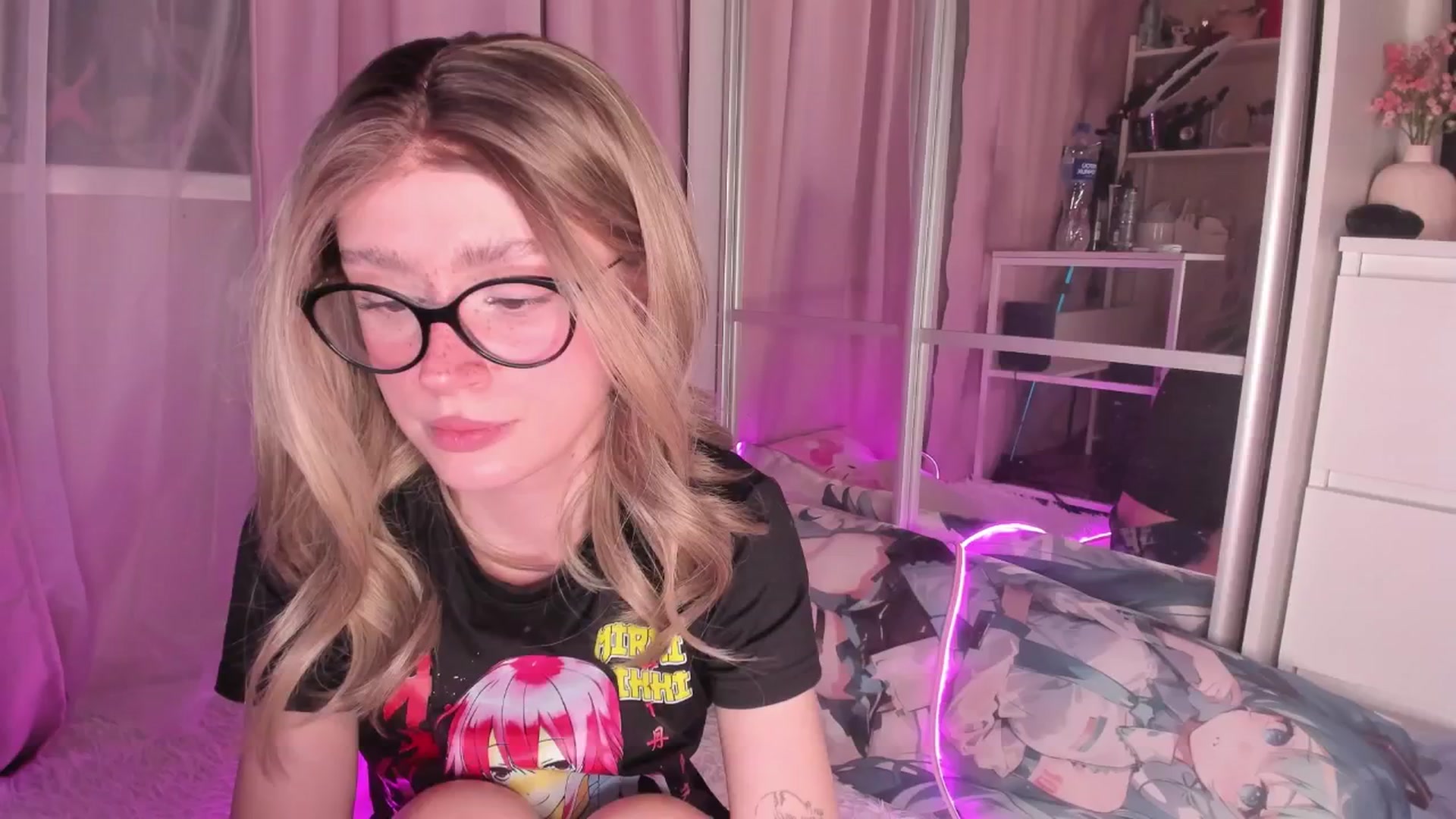 Gallery image thumbnail from AliceXsweeT's myfreecams stream on, 01/02/2026, 17:57 image 12 of 20