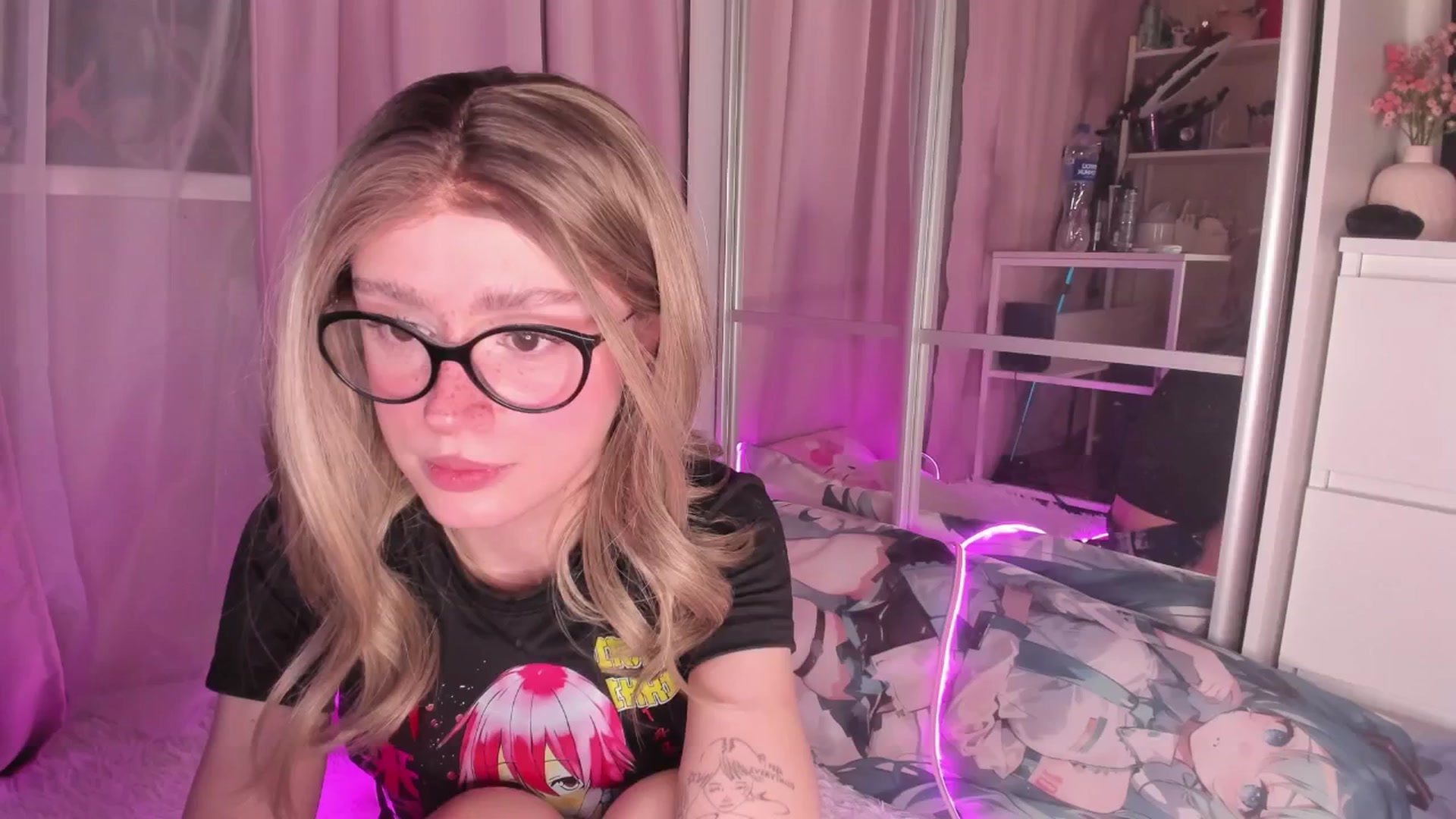 Gallery image thumbnail from AliceXsweeT's myfreecams stream on, 01/02/2026, 17:57 image 7 of 20