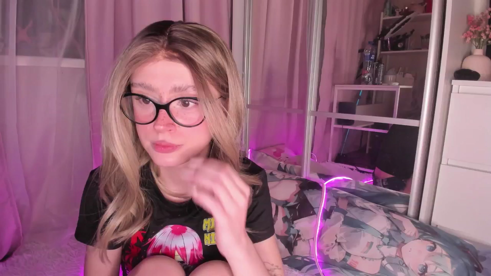 Gallery image thumbnail from AliceXsweeT's myfreecams stream on, 01/02/2026, 17:57 image 13 of 20